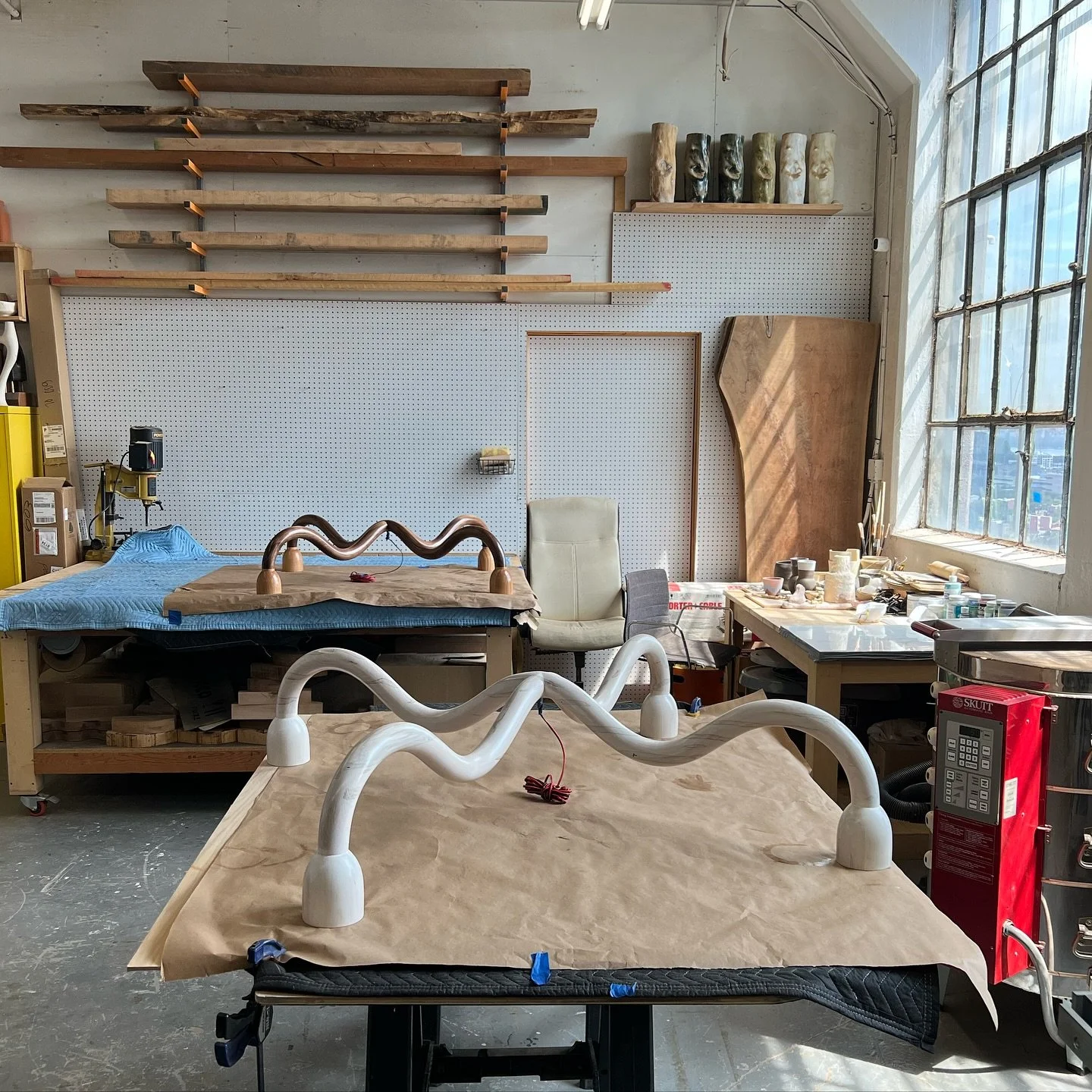 I&rsquo;m so fortunate to make objects with love&mdash; for people and places that get to enjoy them. 
.
Take a moment to appreciate and be thankful for things that you have..
.
That is all.. Happy Friday..
✌️ 
.

#makeserspace #interiordesign #sculp