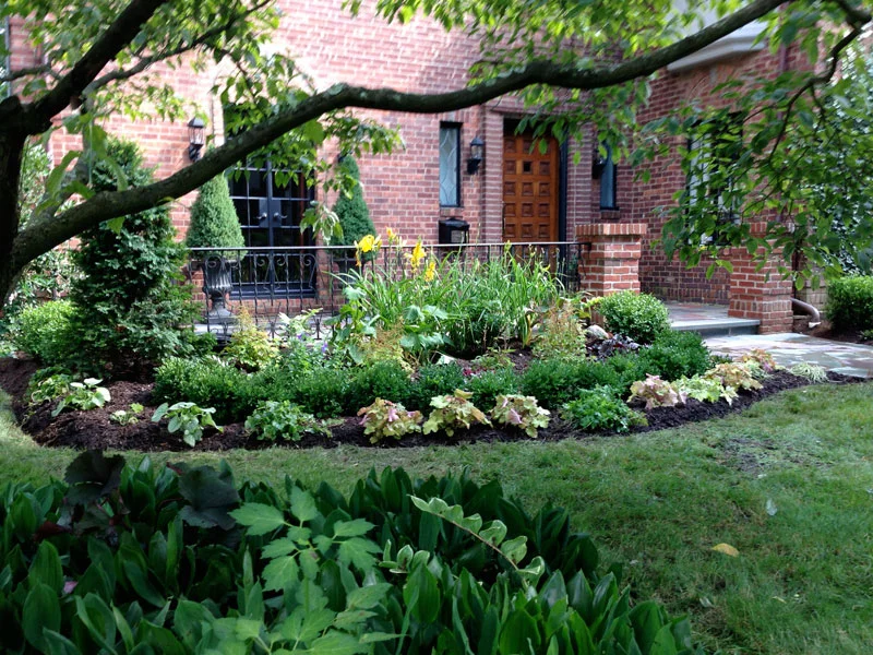 Brick-and-Boxwood-Garden-Wall-Larchmont-4.jpg