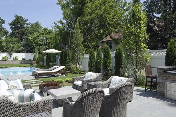 1-Modern-landscape-pool-outdoor-kitchen-72dpi.jpg