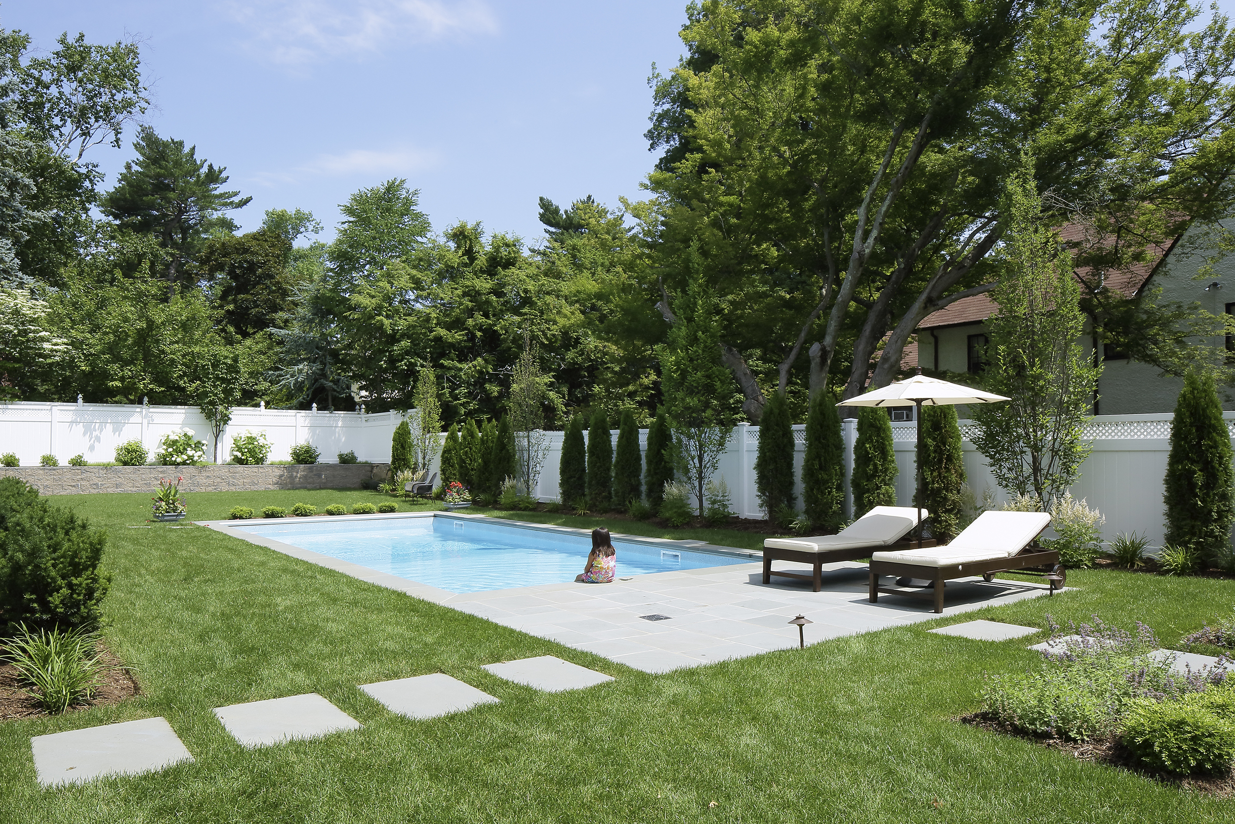Modern-pool-backyard-garden