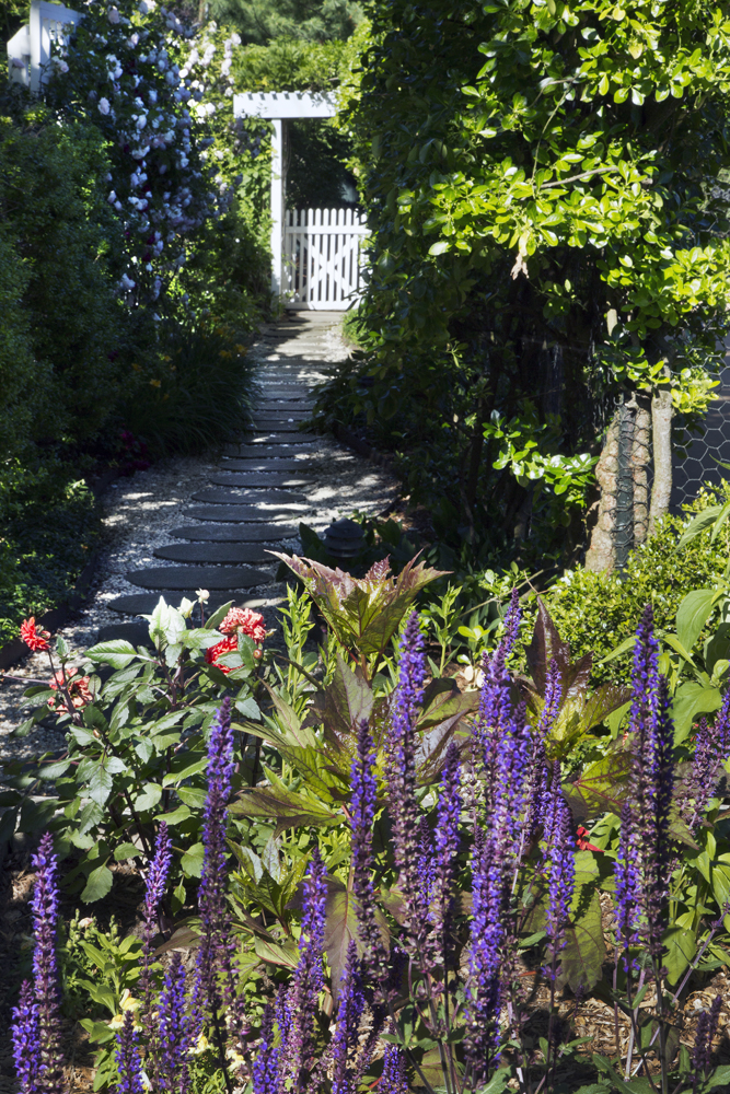7-Victorian-cutting-garden-path.jpg
