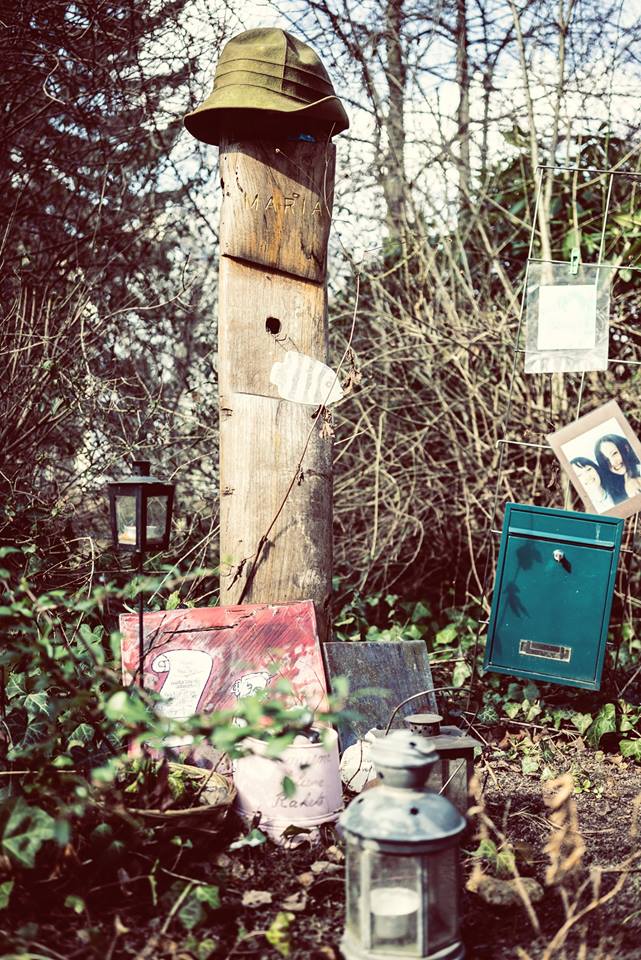 Grab mit Briefkasten auf dem Georgen Parochial I