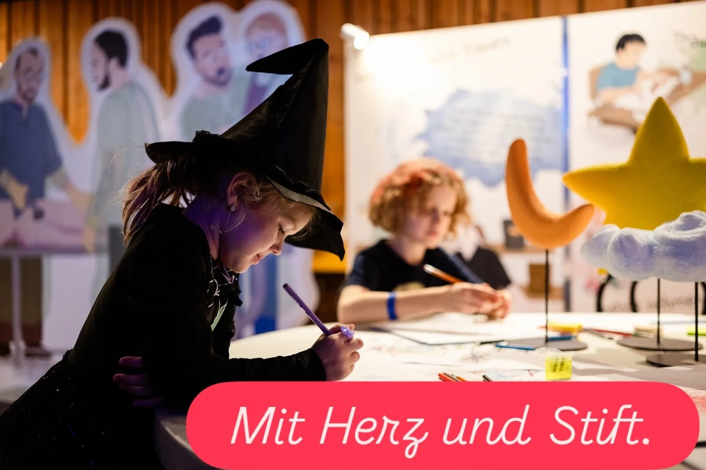 Seit wir im @fez.berlin zusammen mit @trauernow mit unserer kleinen Erklärwelt zu Tod und Trauer gestartet sind, erleben wir etwas, das uns wirklich berührt:
Kinder, die ohne Scheu fragen.
Eltern, die plötzlich ganz ruhig werden und z