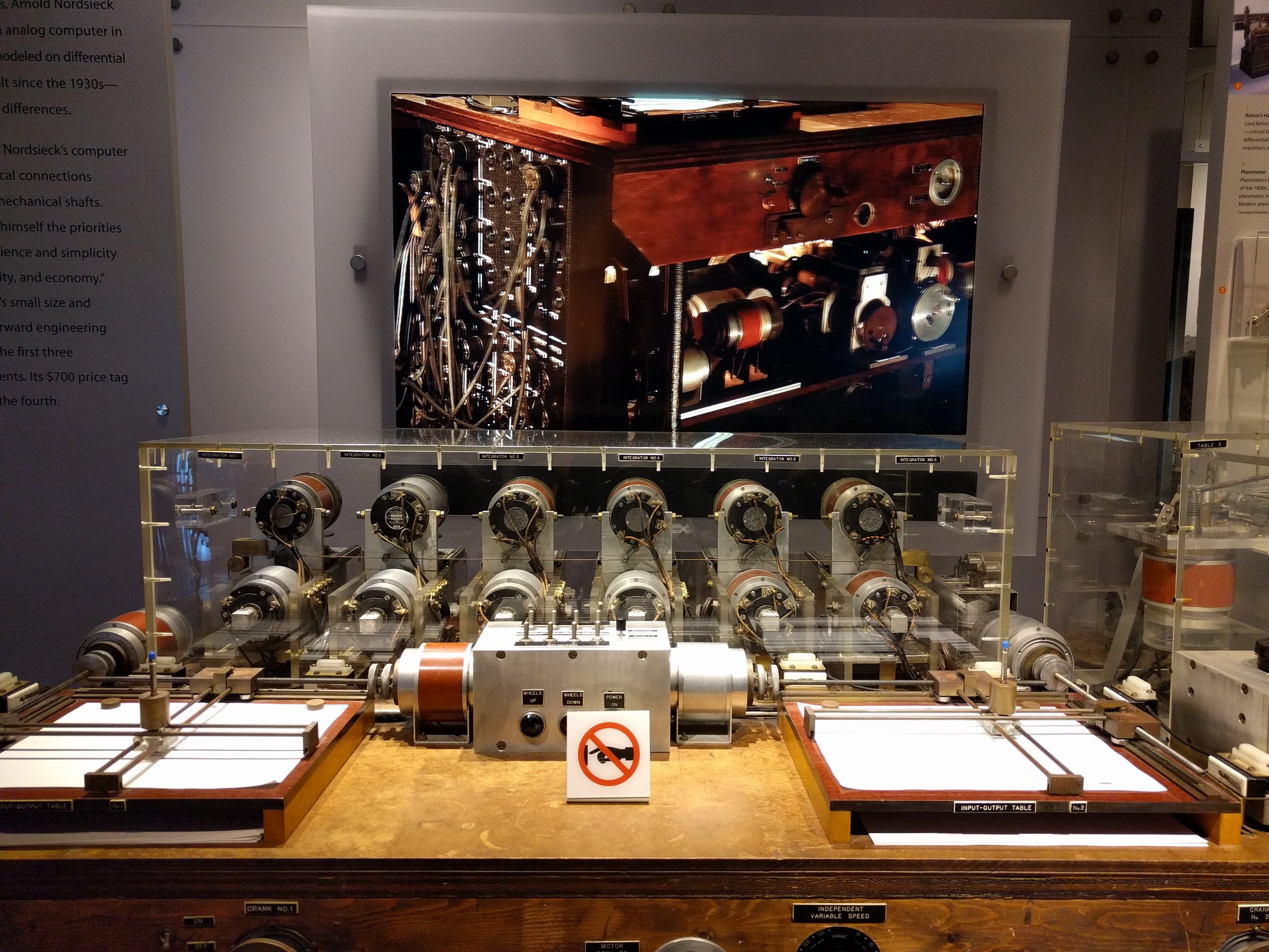 An electronic analog computer, the Nordsieck Differential Analyzer (1950).