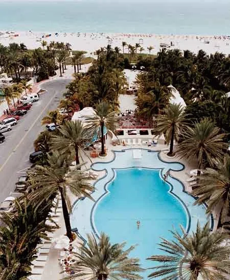 The Iconic pool at the raleigh hotel, how amazing is that shape?! 