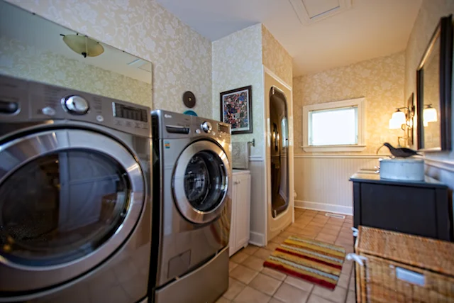 640 laundry room 1.jpg