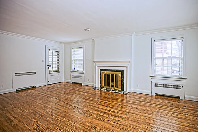 640 living room 1.jpg