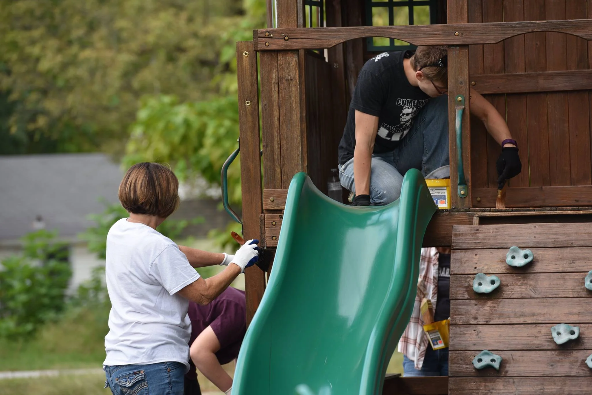 Staining at pocket park LYND.jpg
