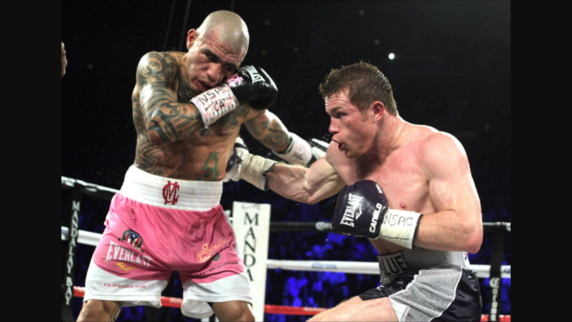Canelo with a right hand to the body of Miguel Cotto. Photo: John Gurzinki/ AFP/ Getty Images