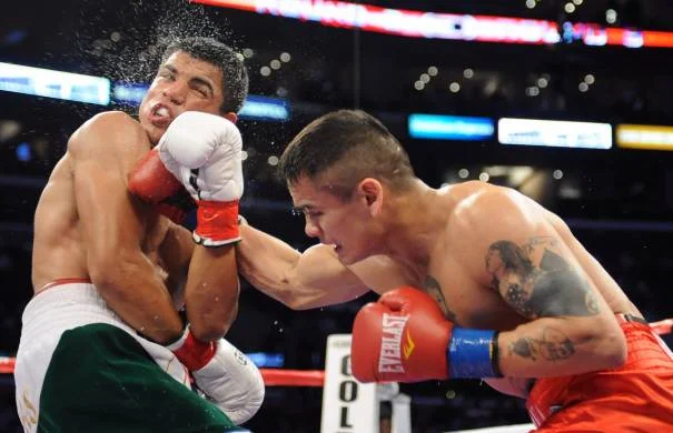 Maidana lands a right hand on Victor Ortiz. Photo: Naoki Fukuda/RingTV
