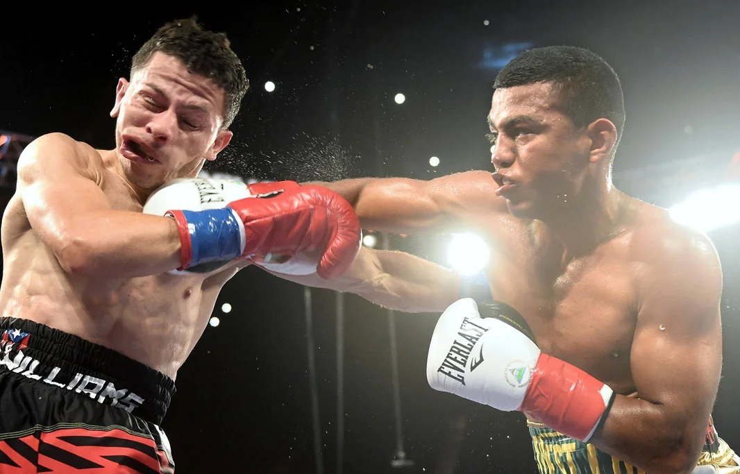 Roman Gonzalez successfully defends his 112-pound title against McWilliams Arroyo. Photo: Naoki Fukuda/RingTV