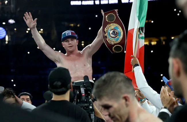 Canelo Alvarez celebrates his title winning victory over Liam Smith. Photo: Getty Images