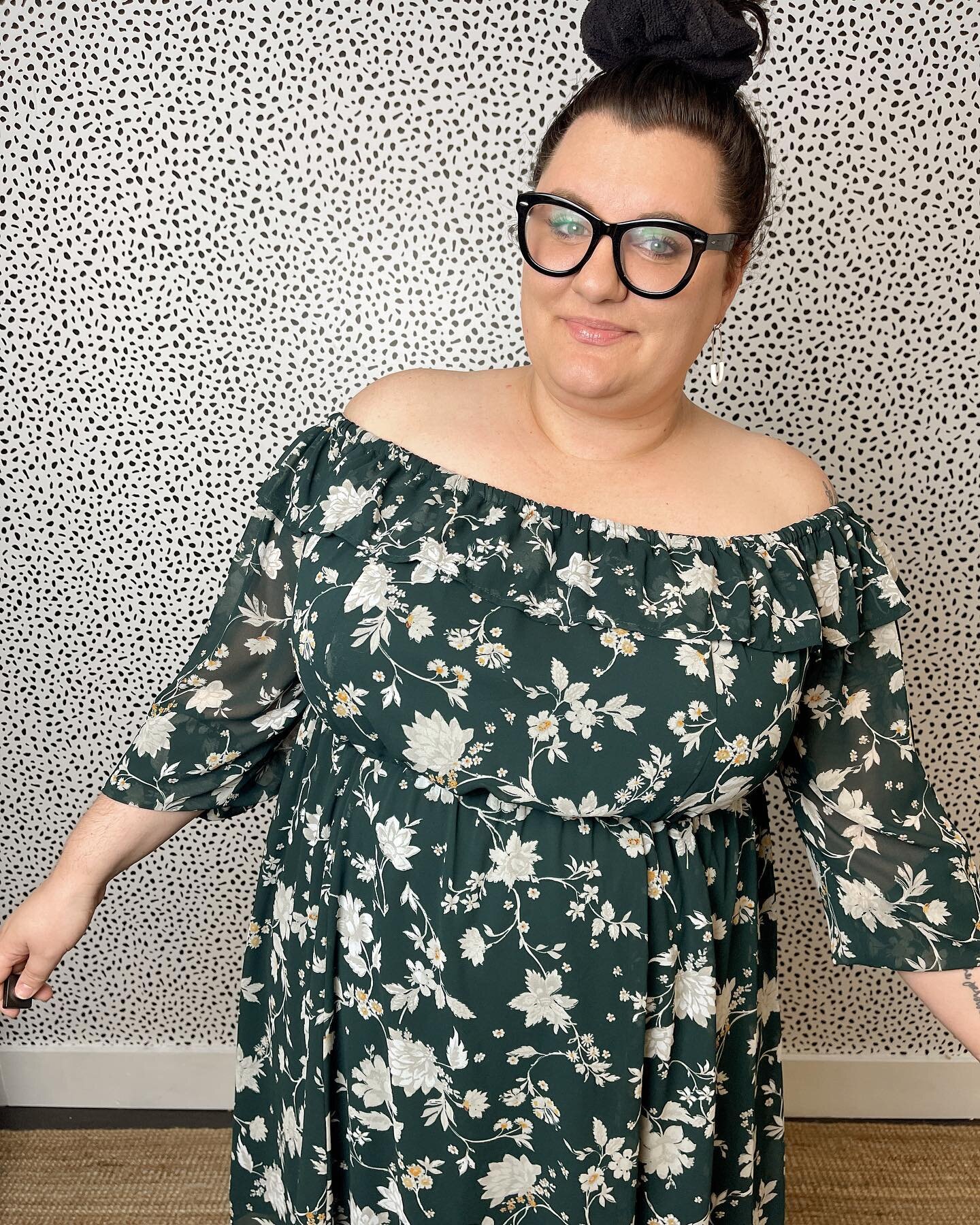 Playing dress up for @cakeplussize on this beautiful earth day. (Spot the clicker. lol.)

Shop these resale items in Cake&rsquo;s online shop now. I&rsquo;ll link in stories. Or, head over to the link in @cakeplussize&rsquo;s bio.