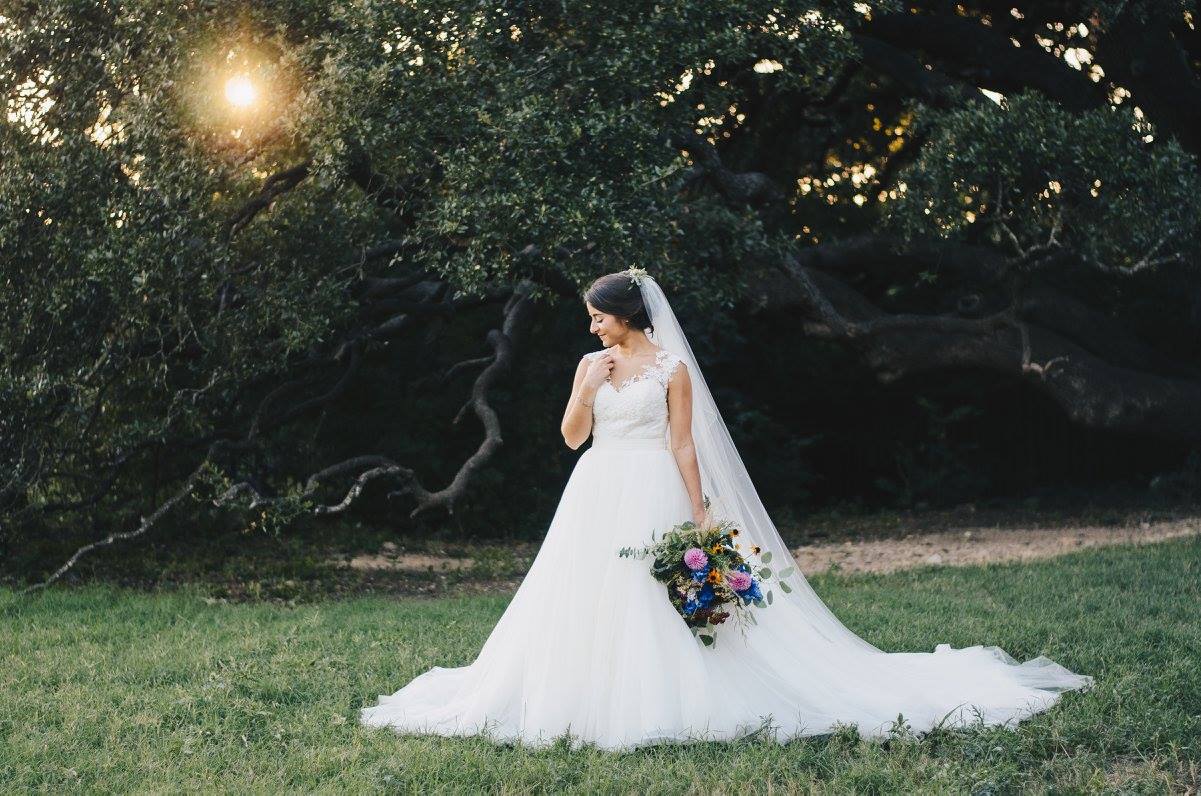 Sarah made such a sweet bride, and is totally encompassed by a Texas Hill Country signature, the escarpment live oak. Photo credit: Kat/Eye Studios