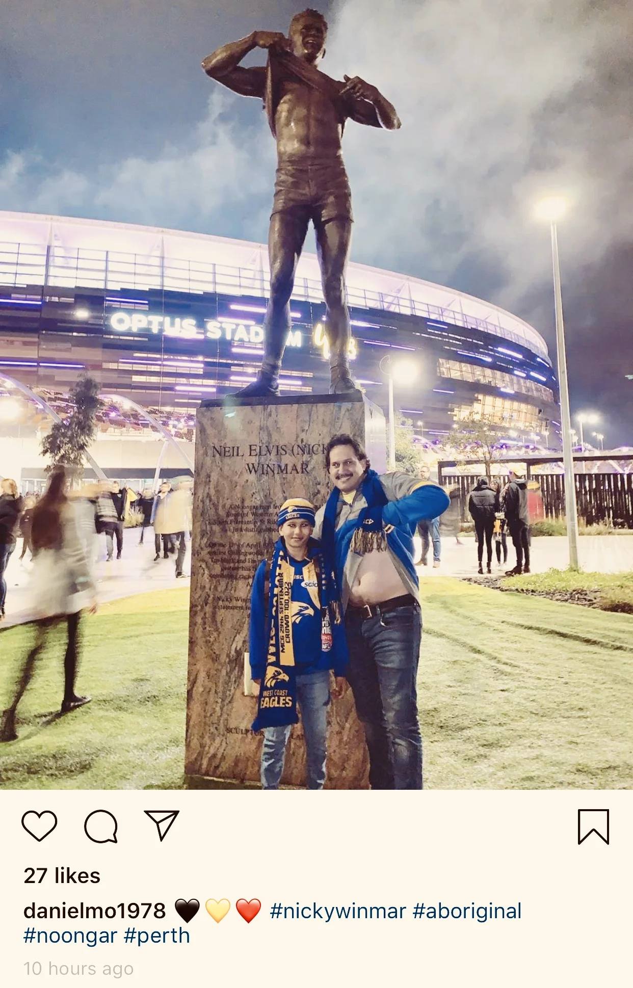 NickyWinmarstatue06_fan.jpg