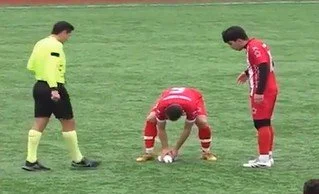 Turkish Soccer Player Saves Seagull Using CPR
