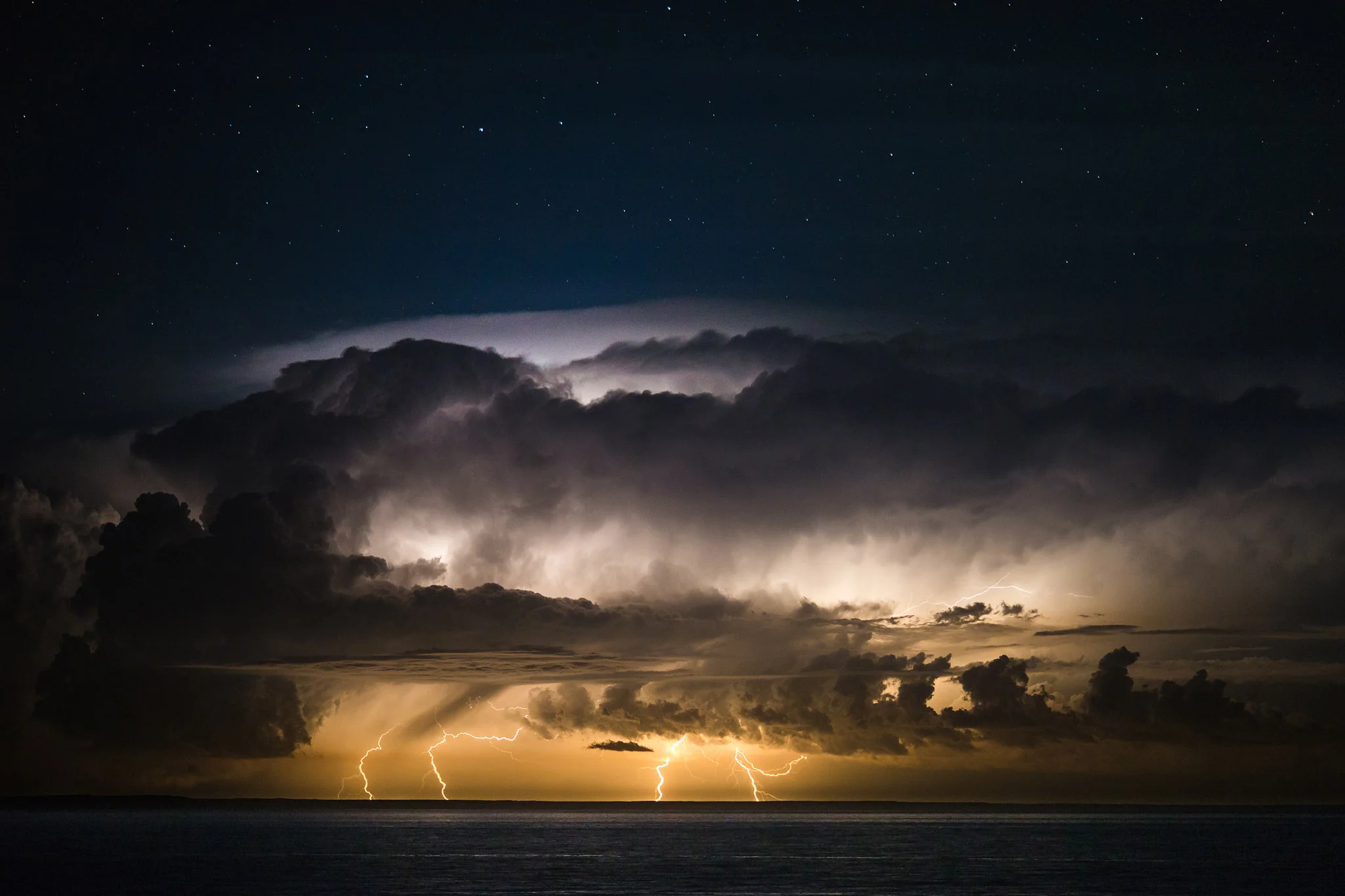 wedding-travellers-argentina-peninsula-valdes-storm-lightning