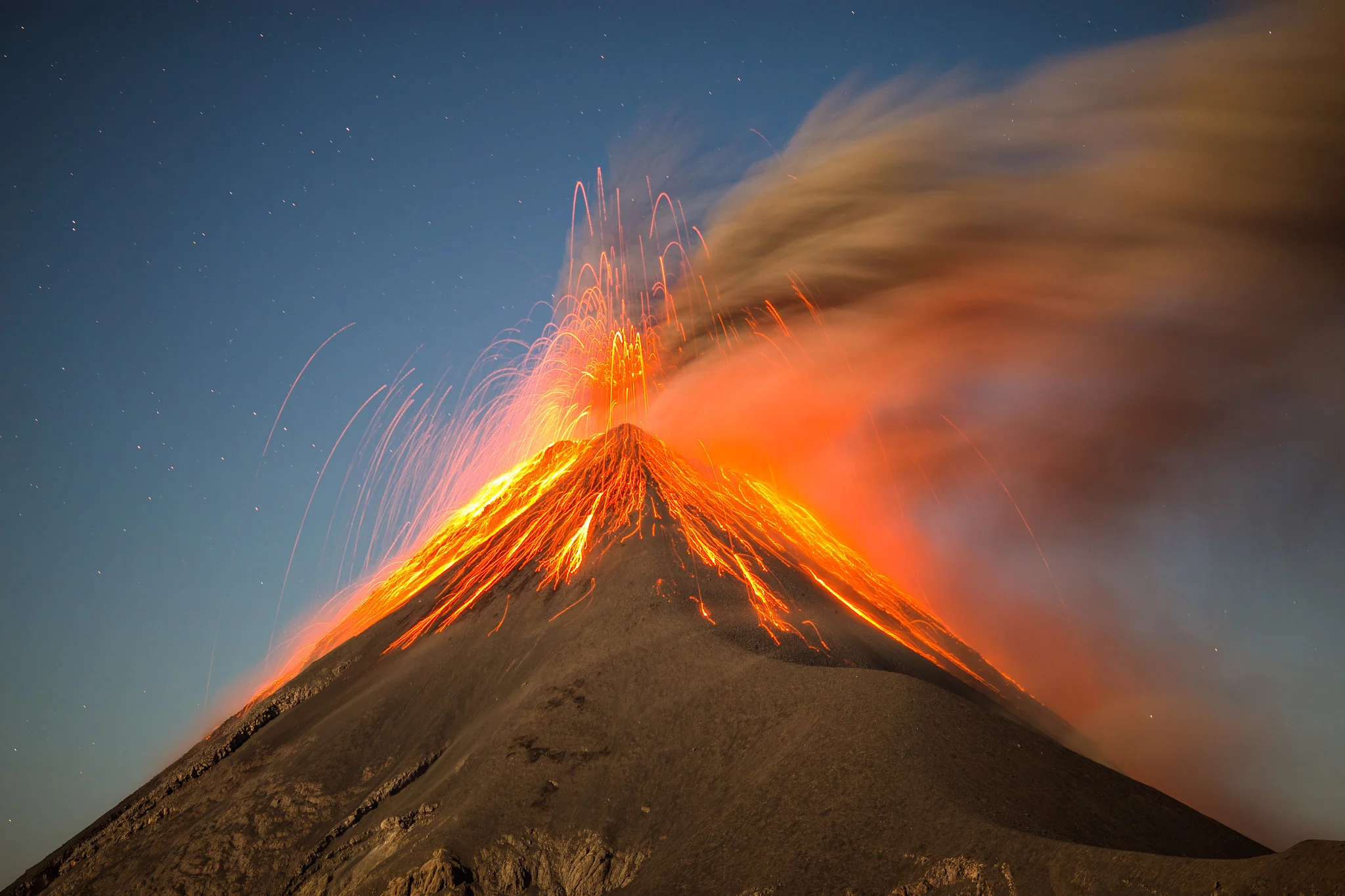 active-volcan-fuego-eruption-acatenango-guatemala-hike-tour-adventure-vanlife-2.jpg
