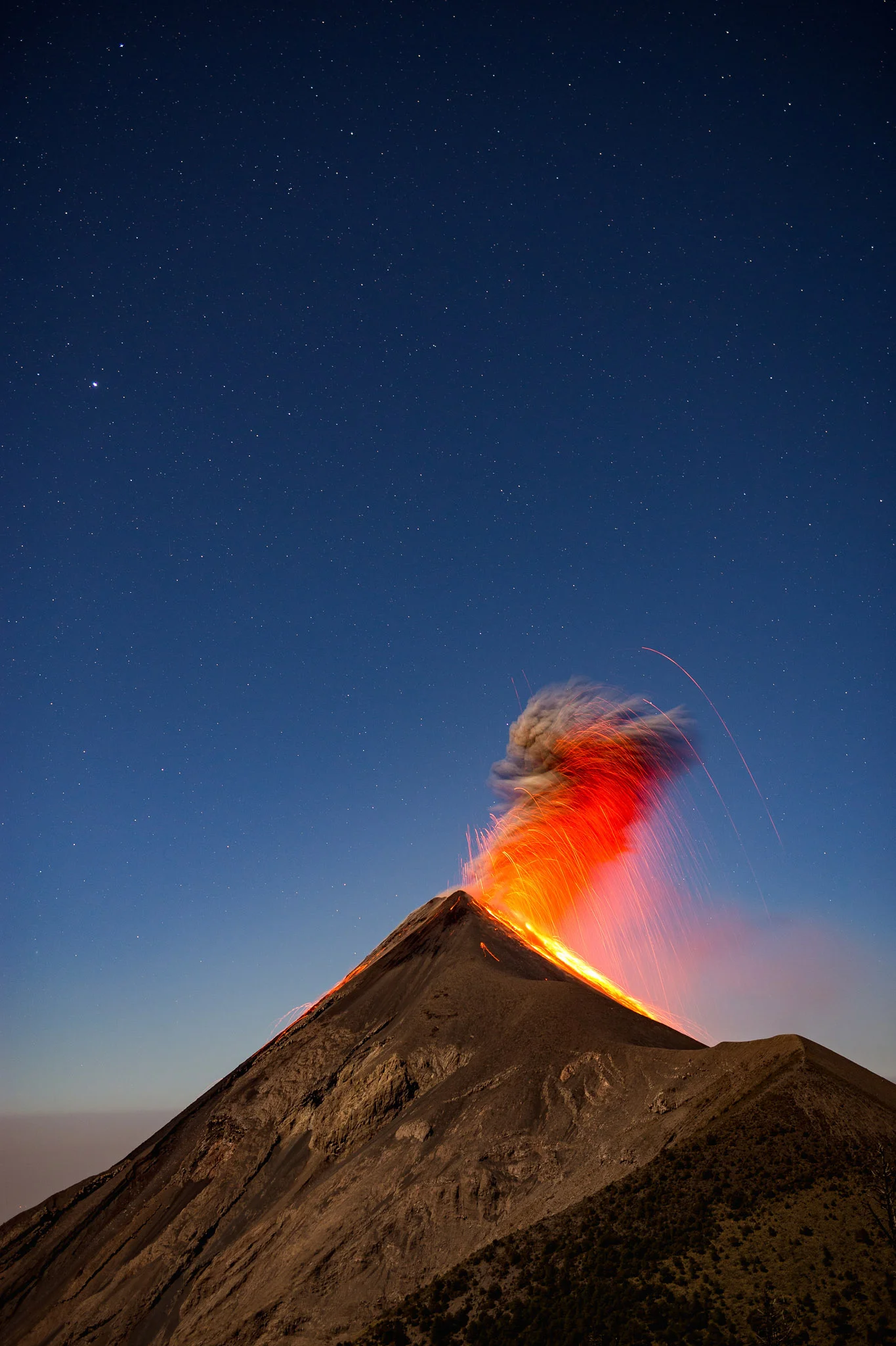 active-volcan-fuego-eruption-acatenango-guatemala-hike-tour-2.jpg