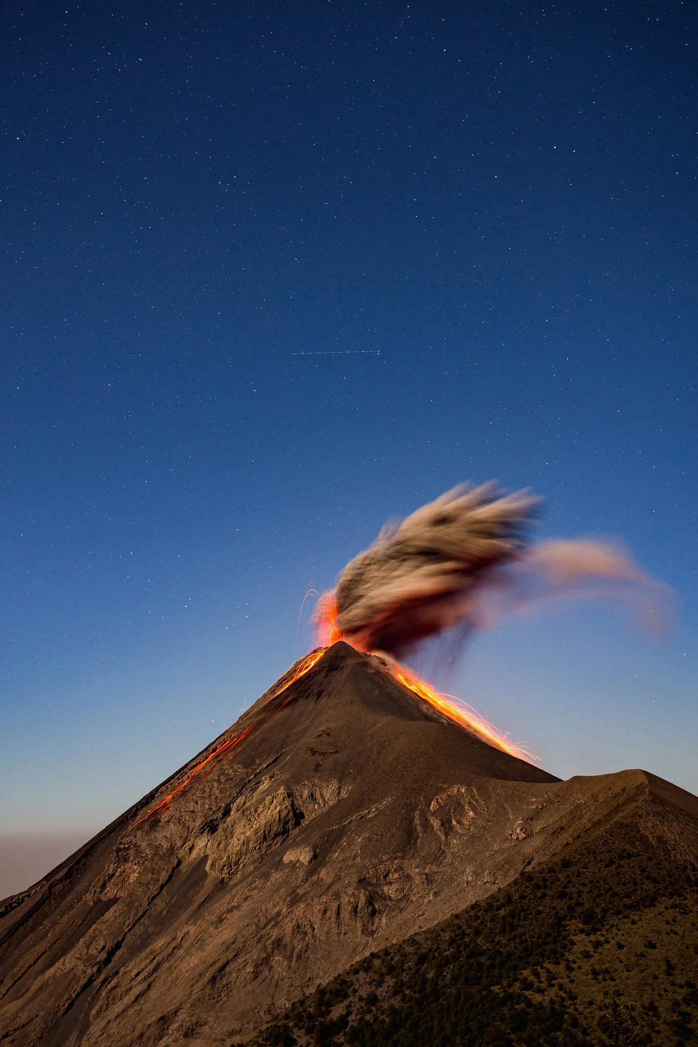 active-volcan-fuego-eruption-acatenango-guatemala-hike-tour-1.jpg