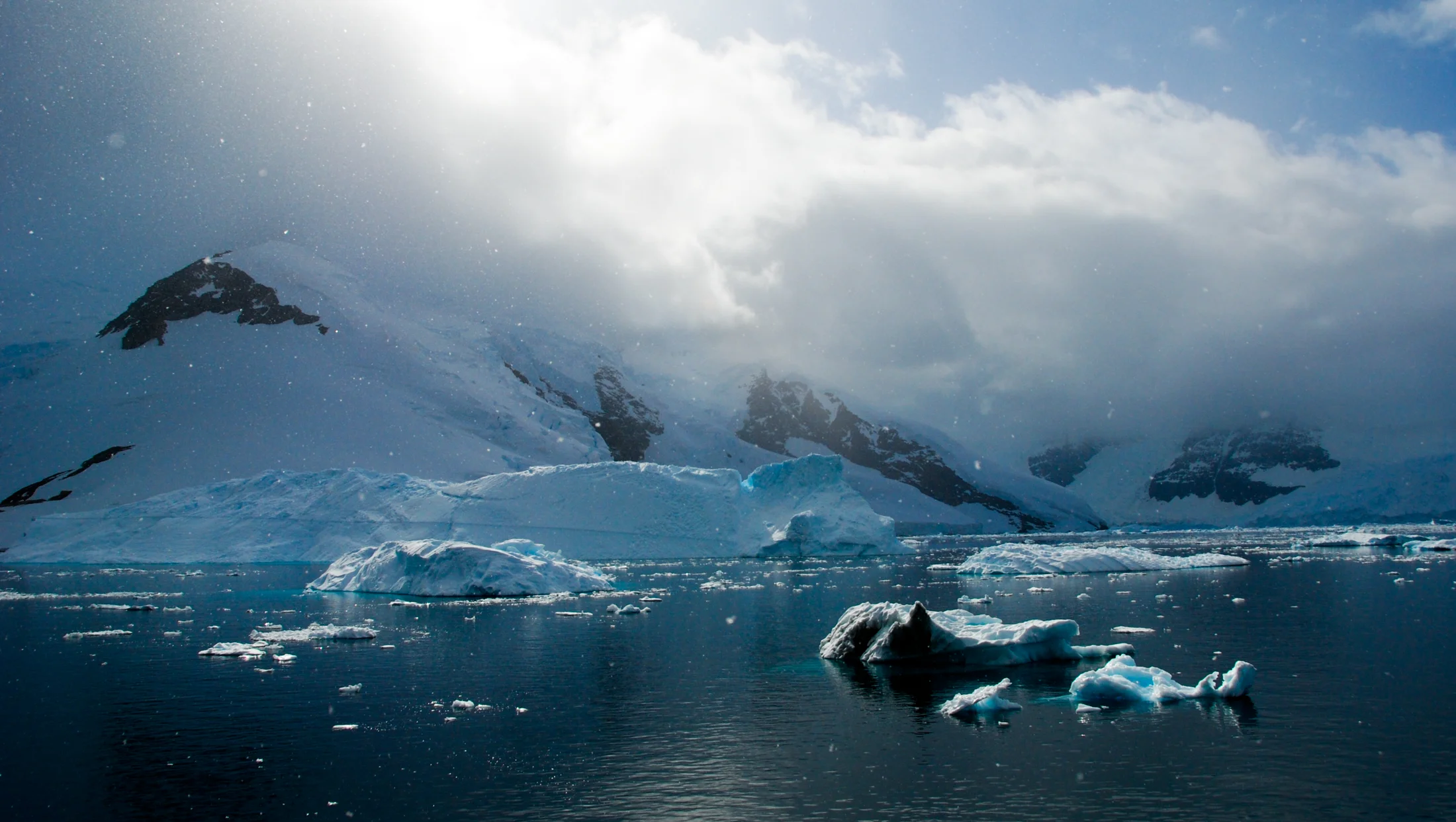 Julie-Jira_2015_PS_Antarctica-10.jpg