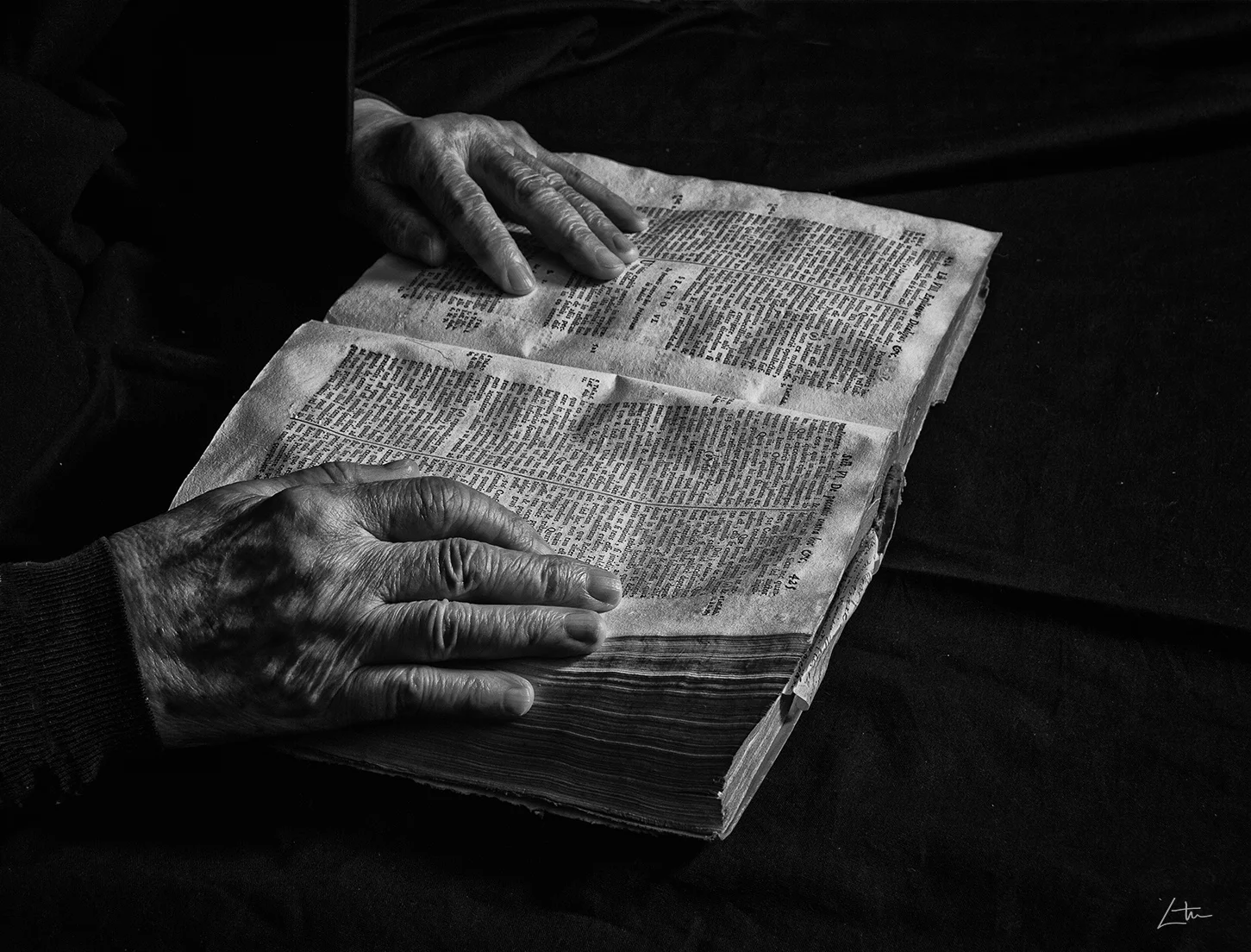 IMG_4585_bn 001 firma tmño.jpg