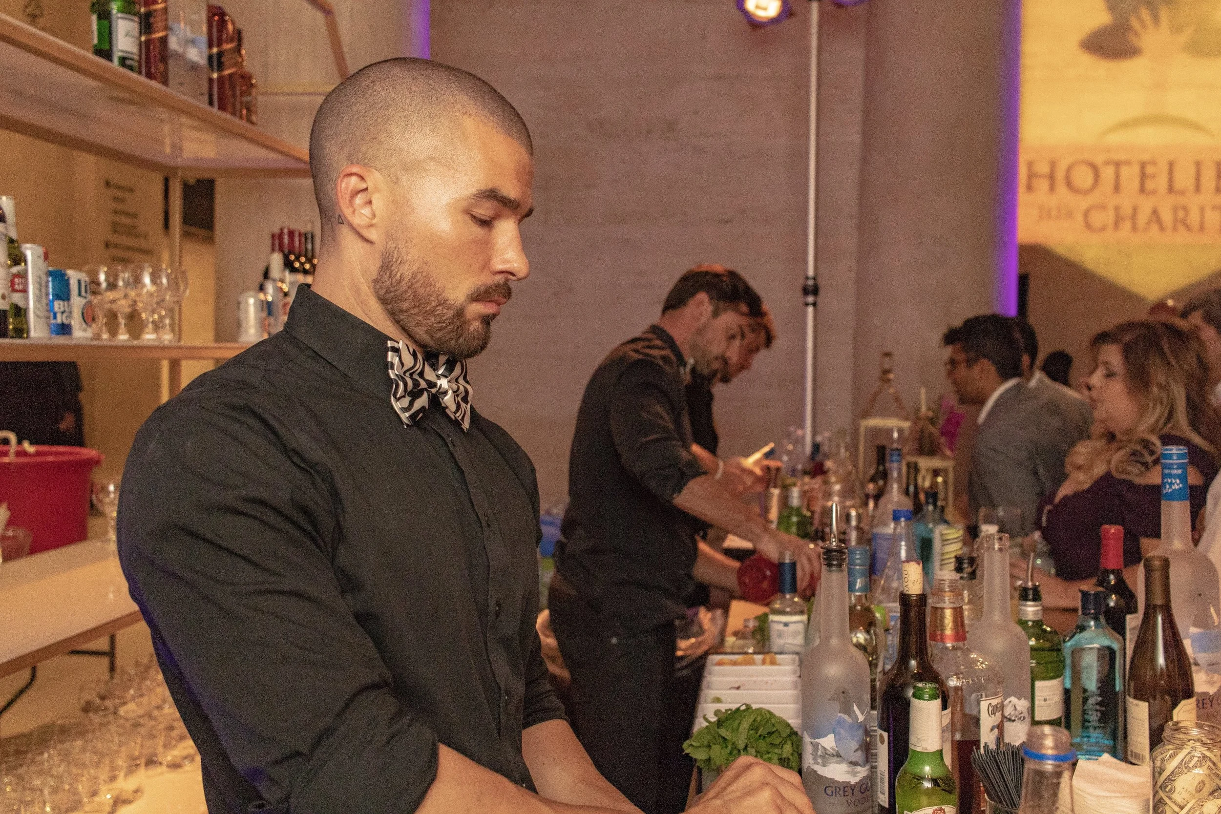 Busy bar, guests having fun!
