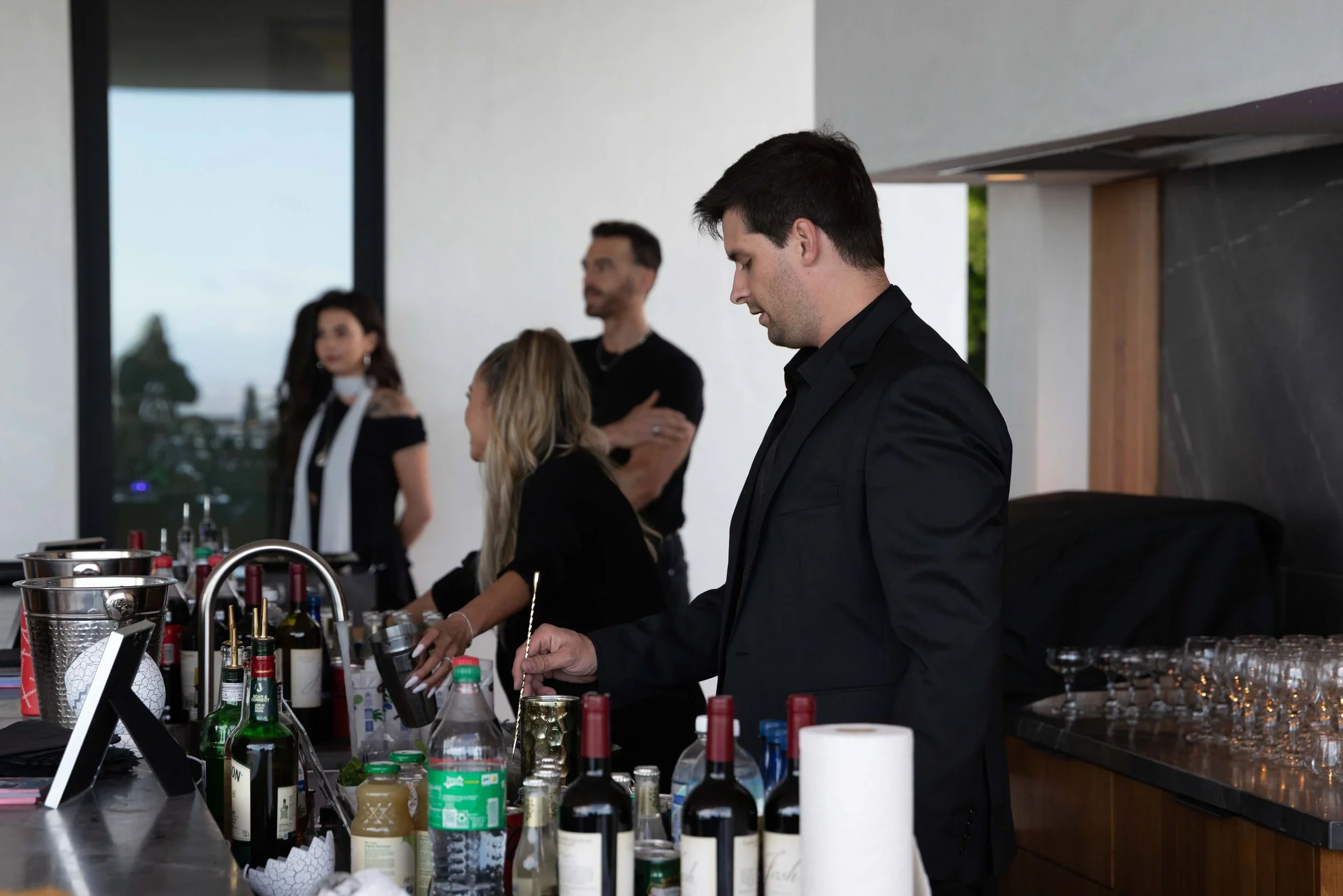 How to Review and Rate Your Bartending Service Experience