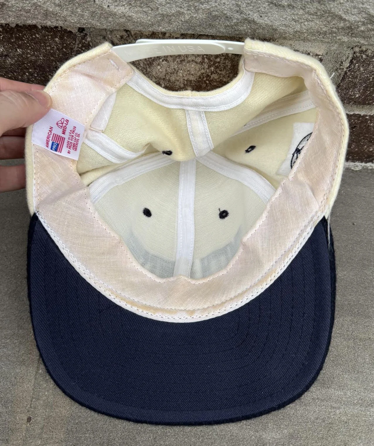 inside of smith & Wesson cap.jpg