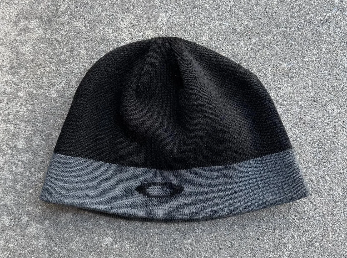 back of Oakley Beanie.jpg