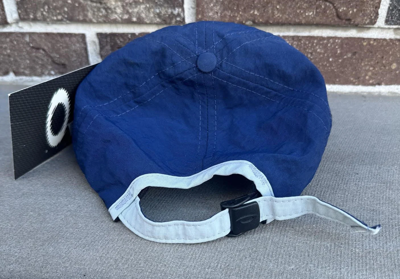 back of Oakley Cap navy.jpg