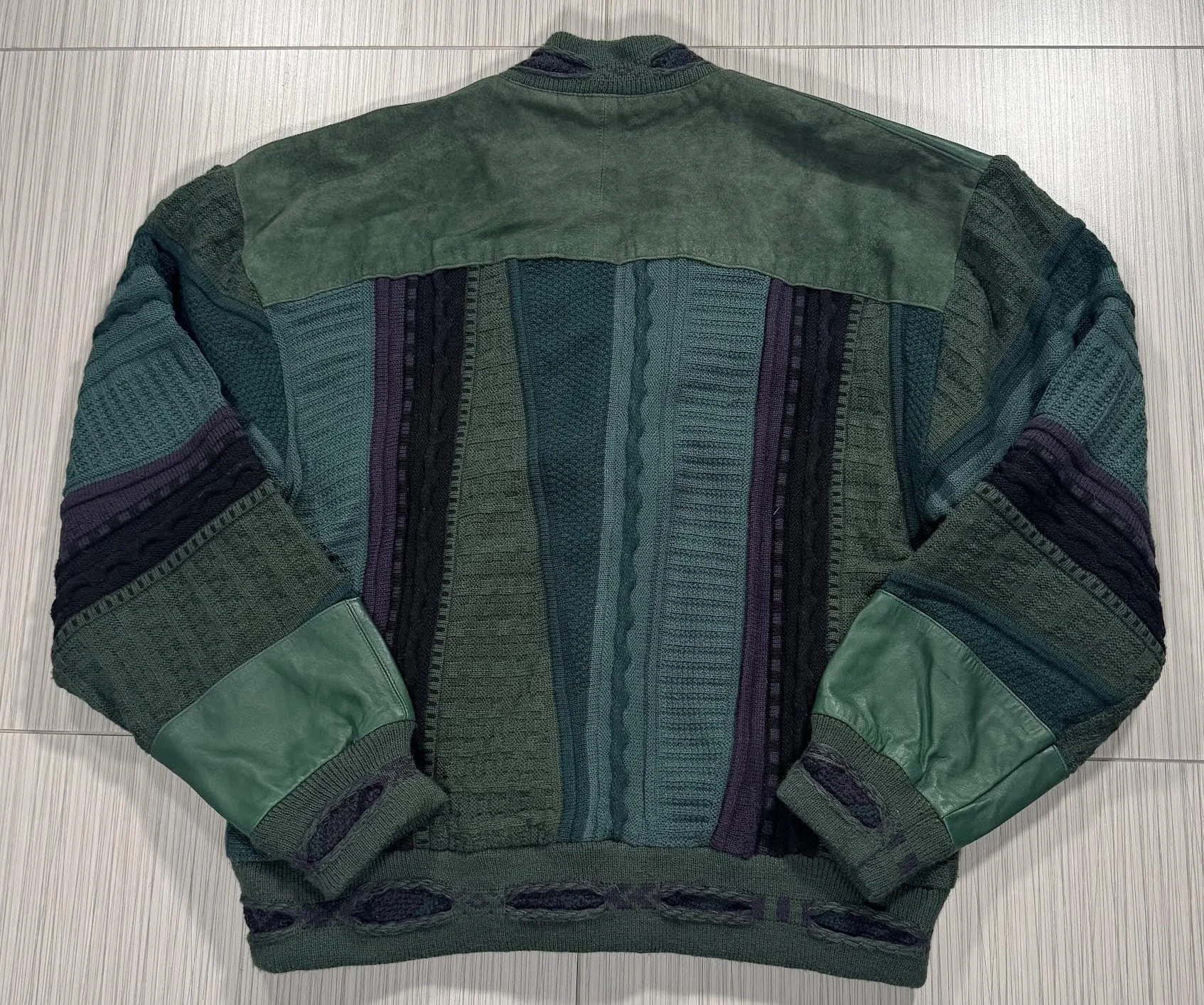 back of Saxony Sweater Tom And Jerry.jpg