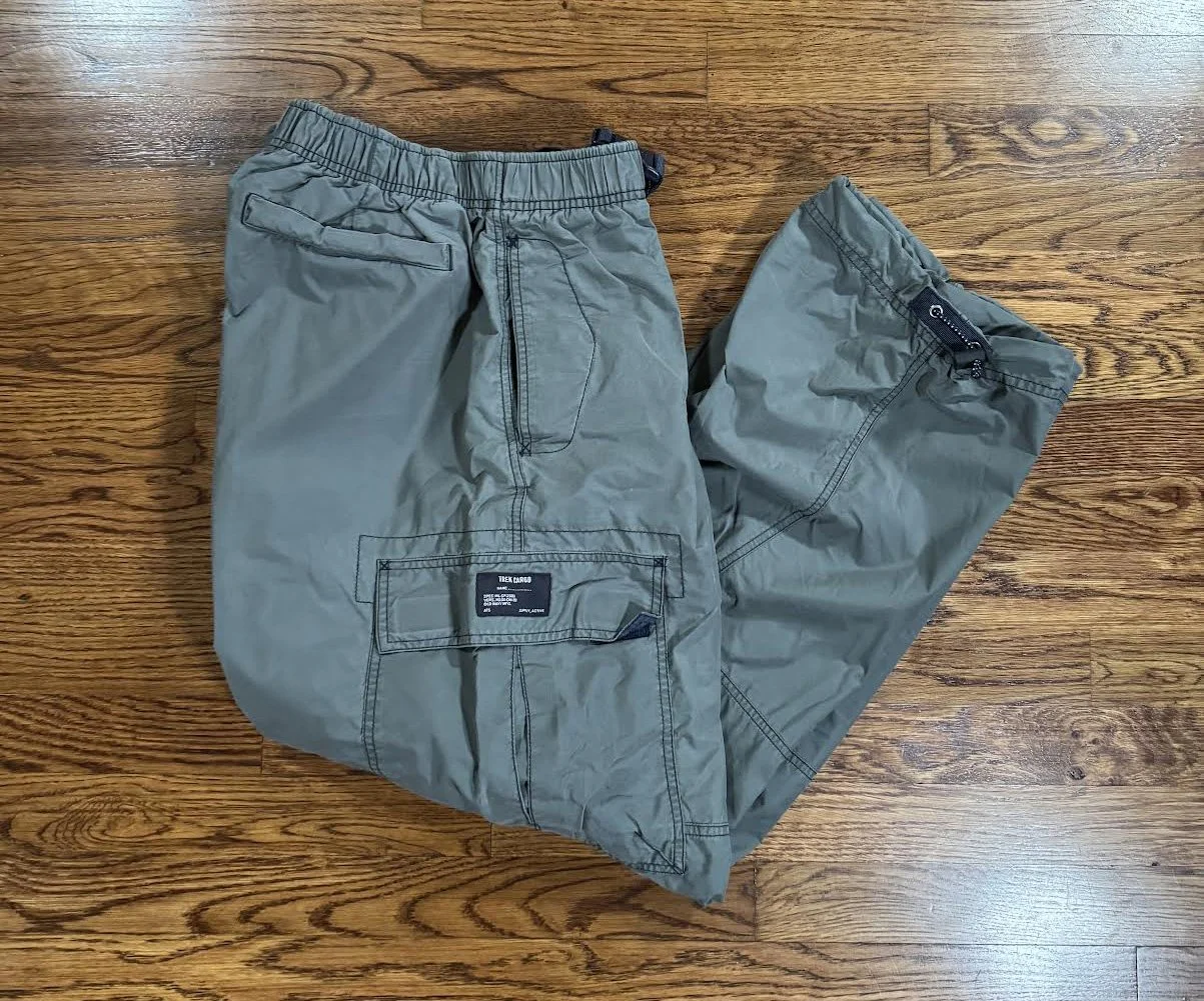 Old Navy cargos Y2K .jpg
