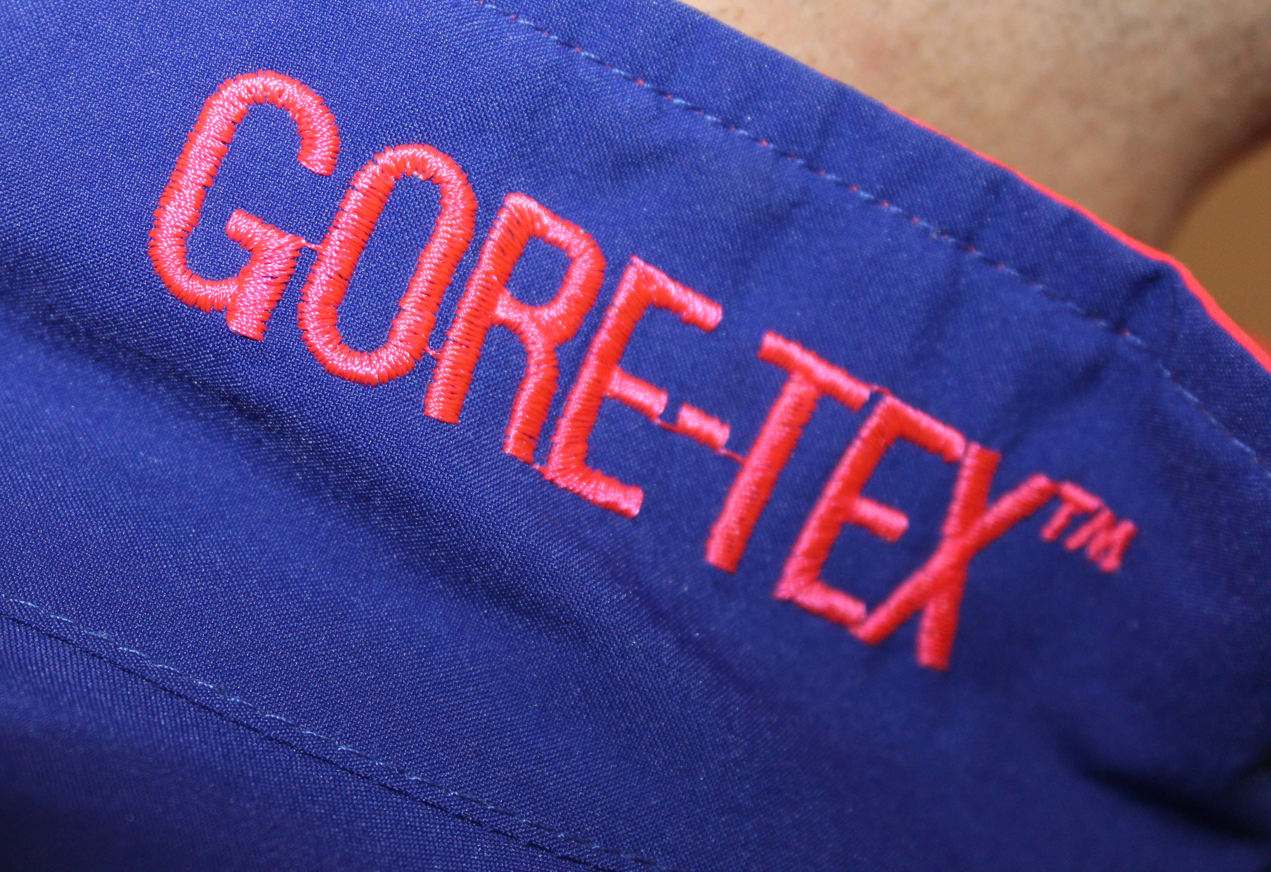 asics gore tex jacket