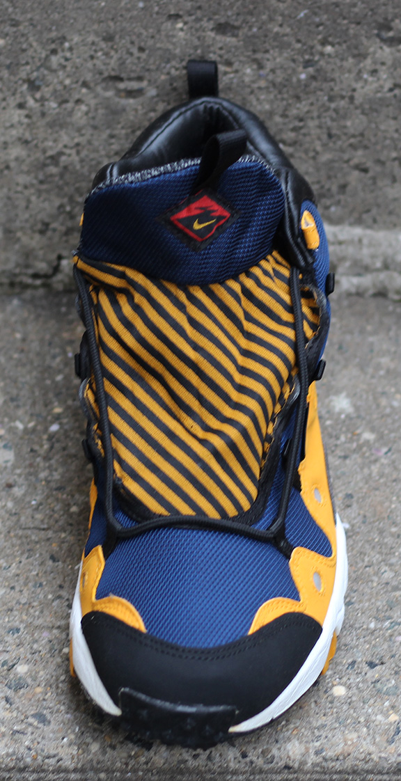 Nike Air Minot Midnight navy and taxi