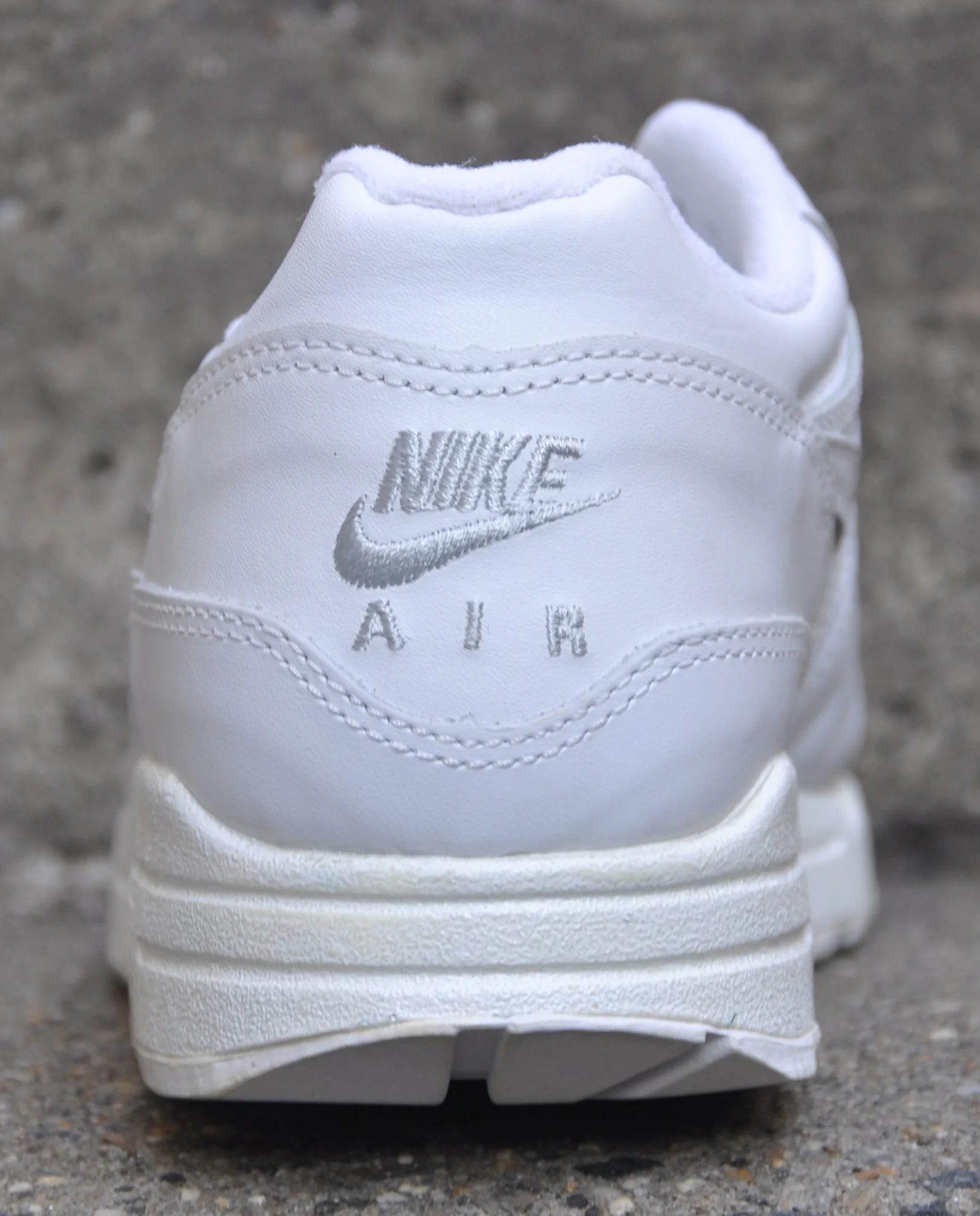 Nike Air Max 1 white white.