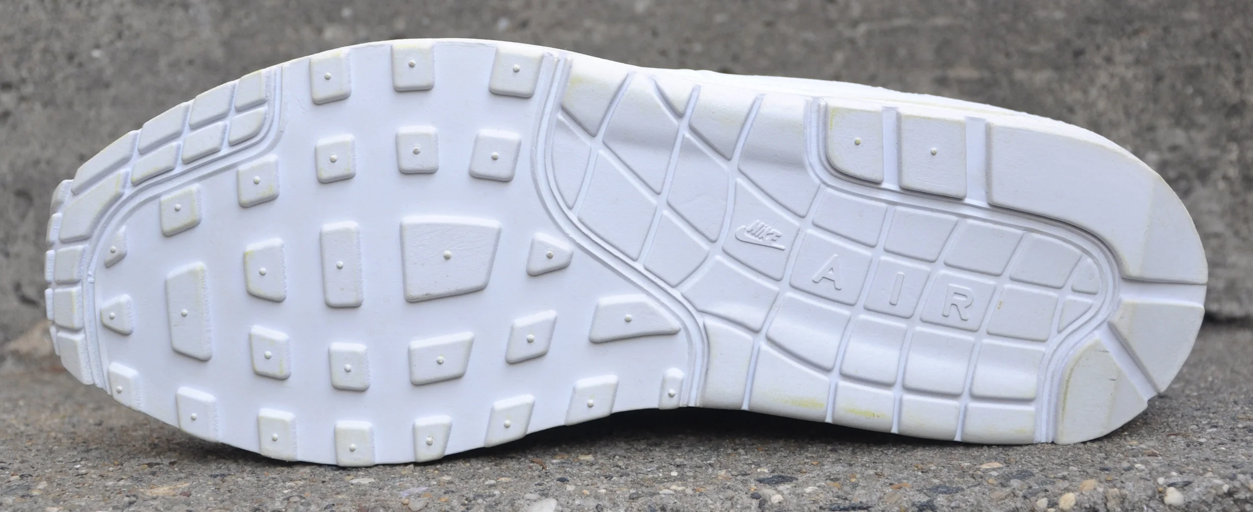 Nike Air Max 1 white white.