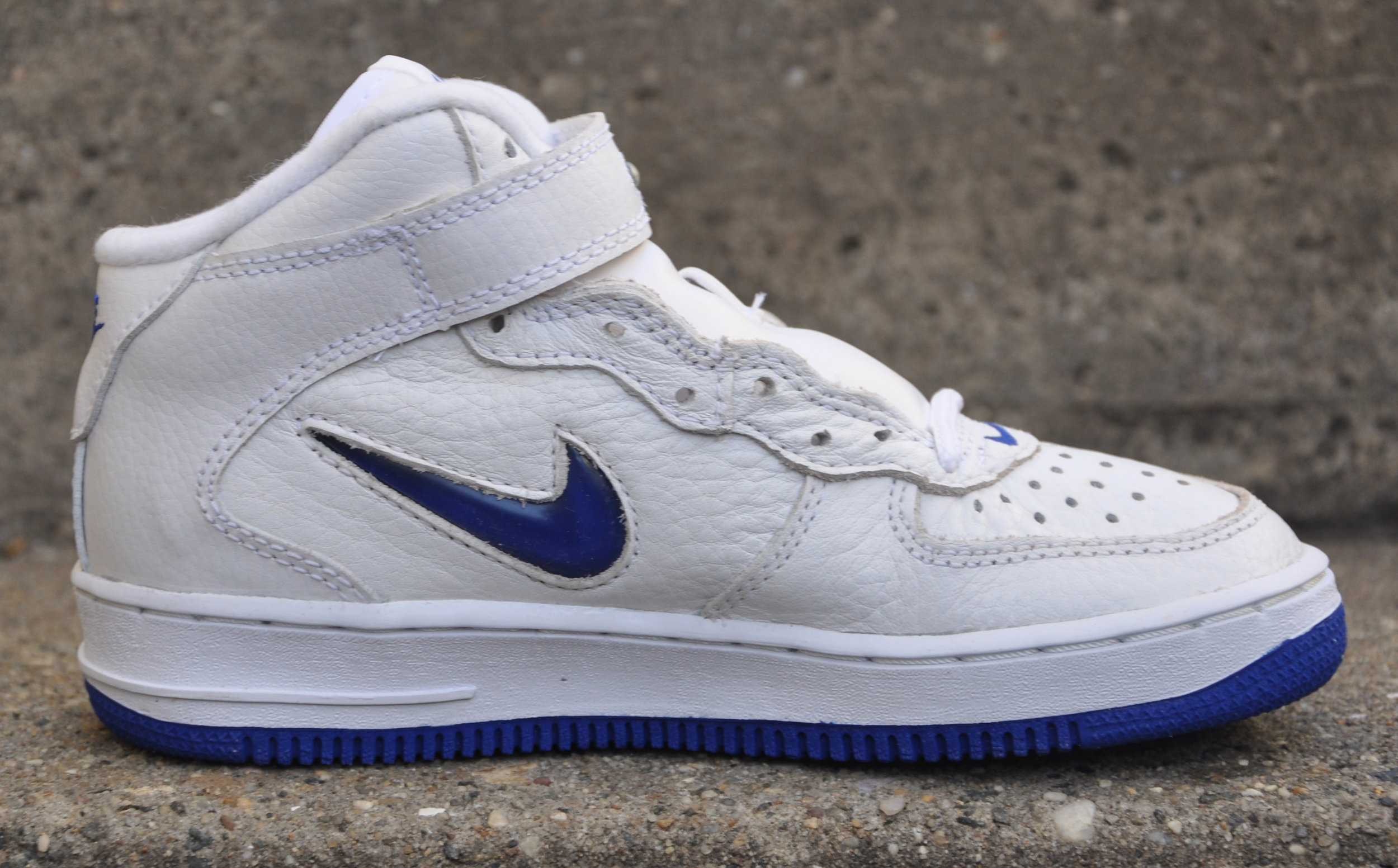 bod Gevoelig Zuidwest Pre-School Nike Air Force 1 Mid SC Jewel White / Royal (Size 1.5y) DS —  Roots