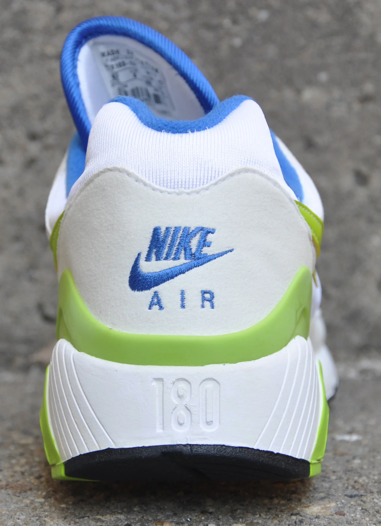 back of nike wmns 180 .jpg