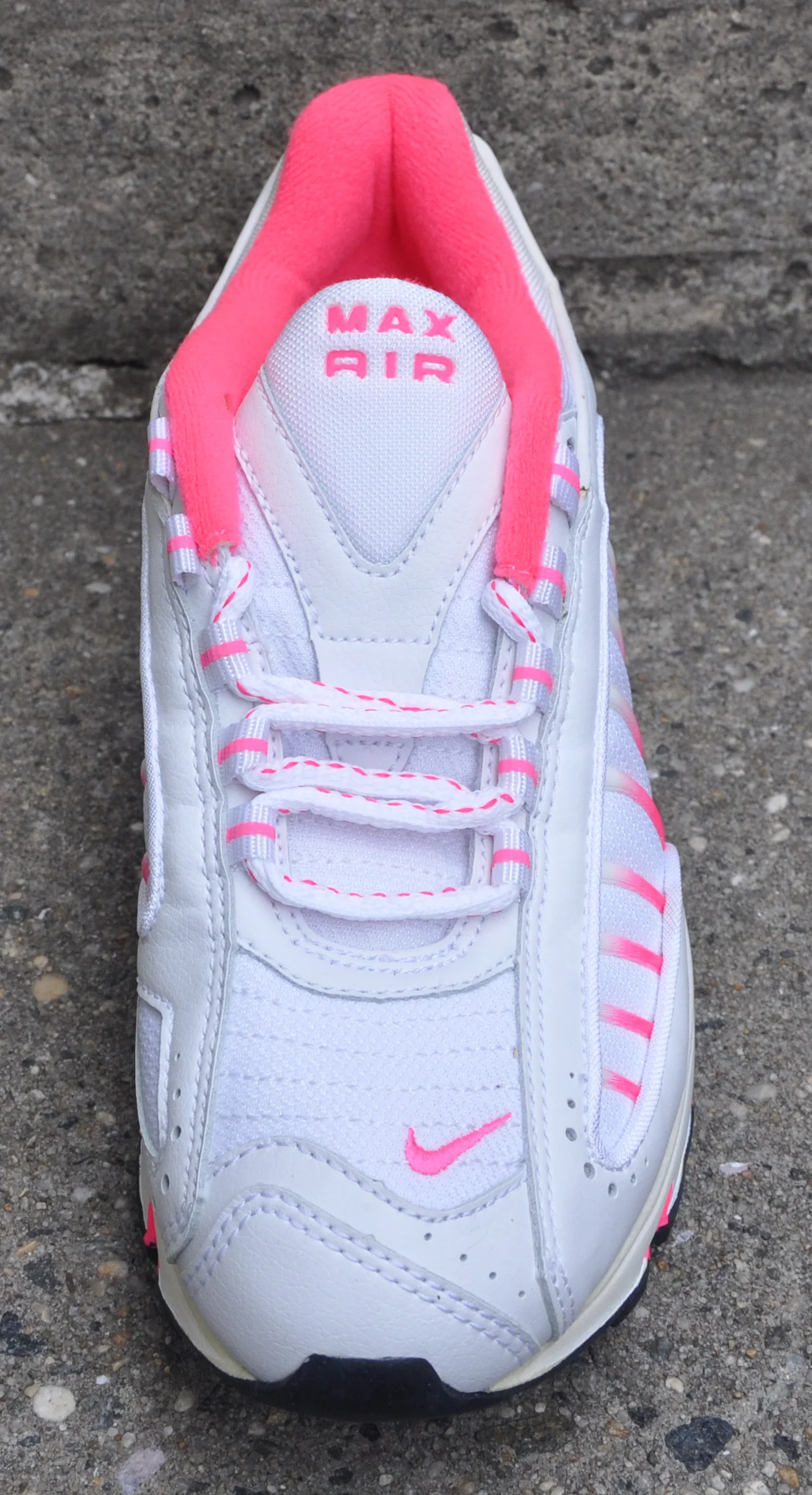 white and pink tailwinds