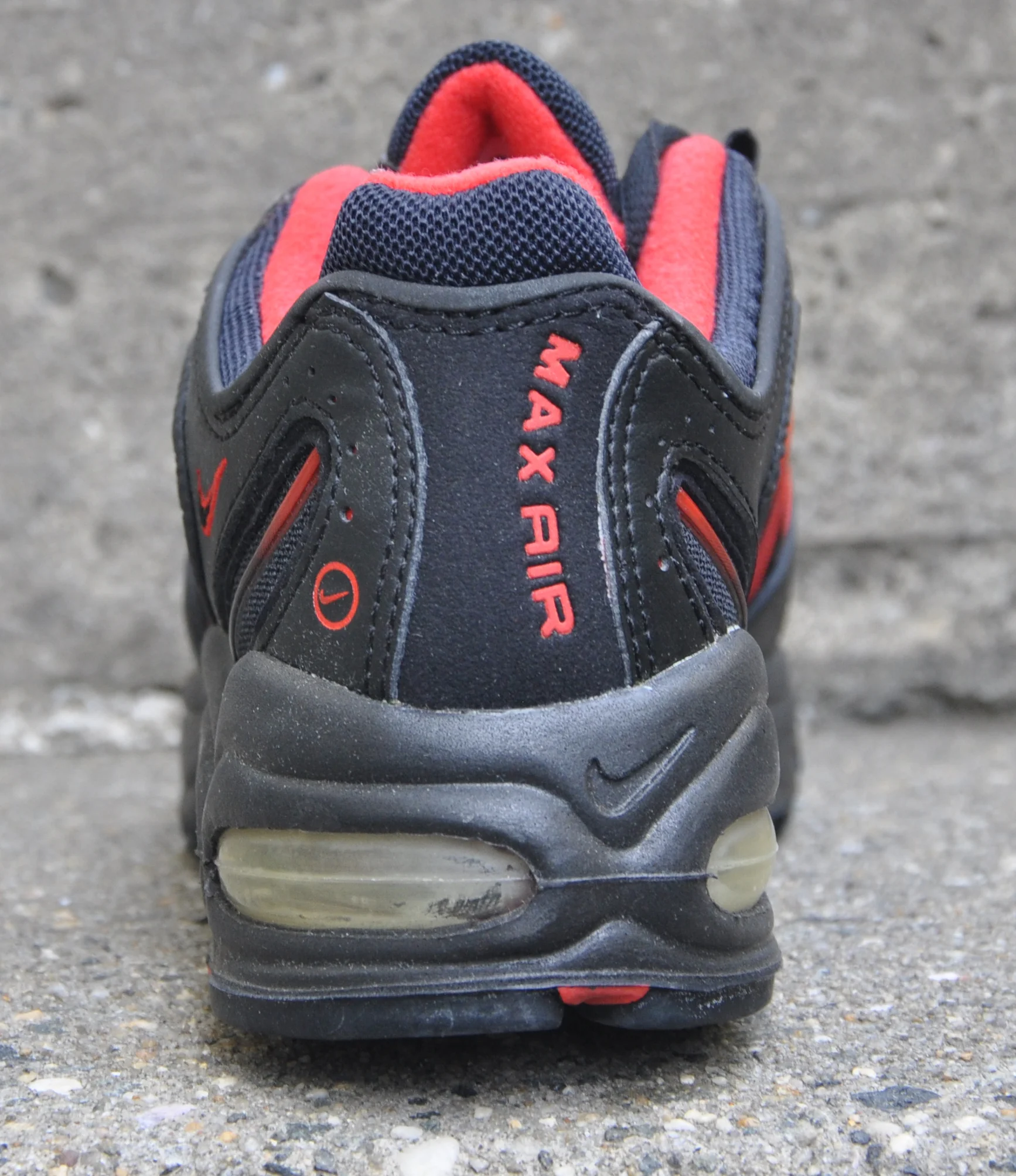 Nike Air Tailwind black and red