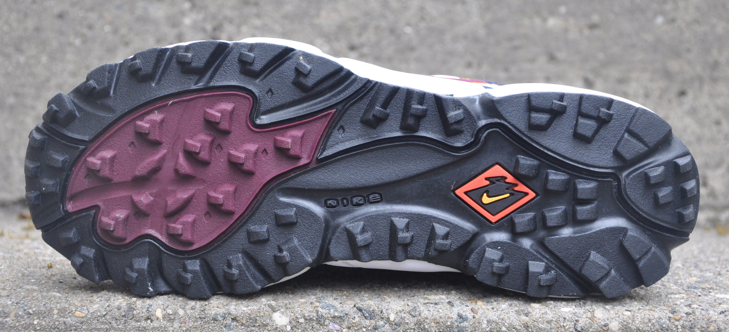 Nike Wintrailia navy and burgundy