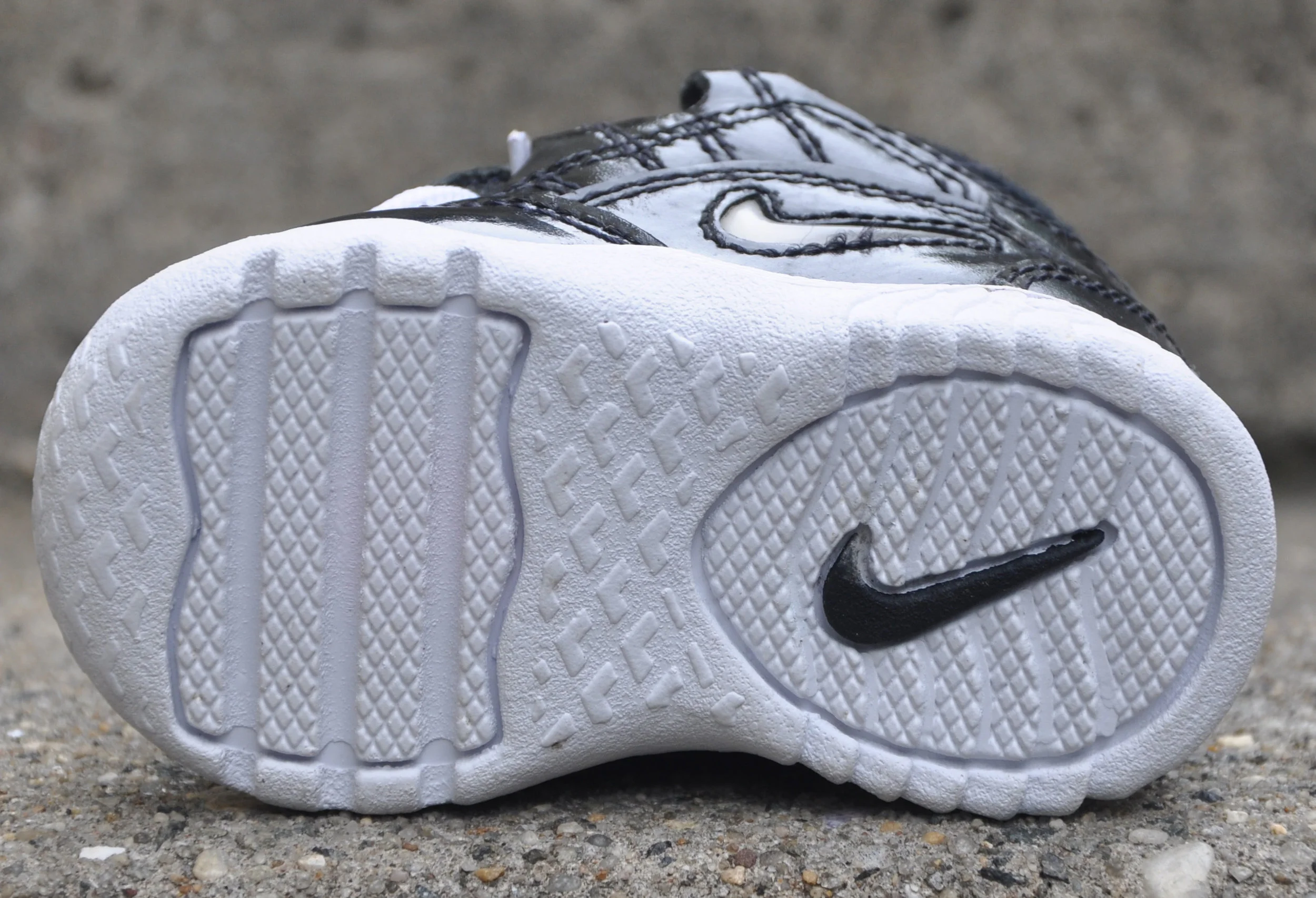 black nike trainers size 2.5