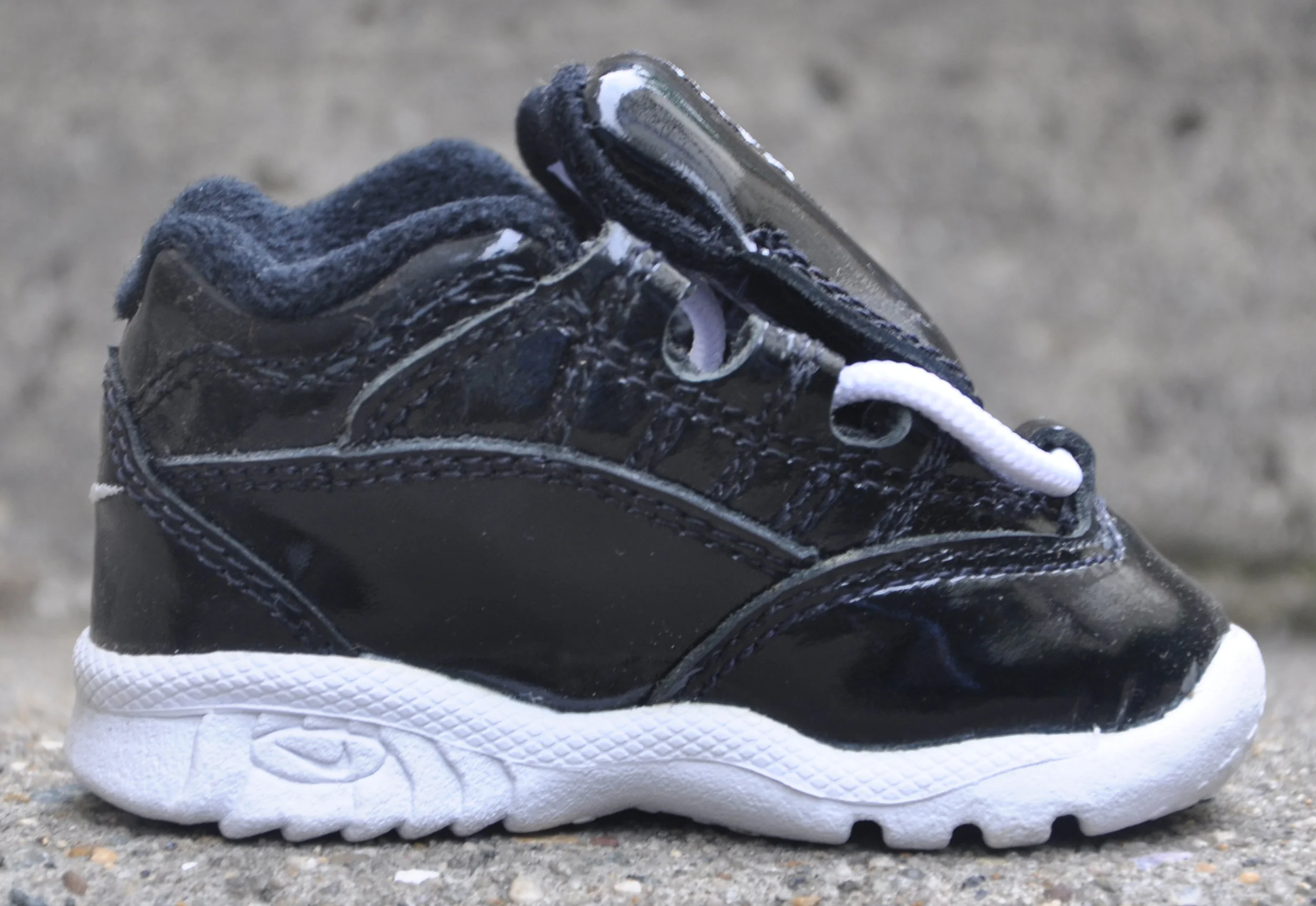 Baby Nike Trainer Point Black Patent Leather