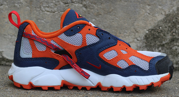 Nike Terra Albis 2 Twilight and comet red orange