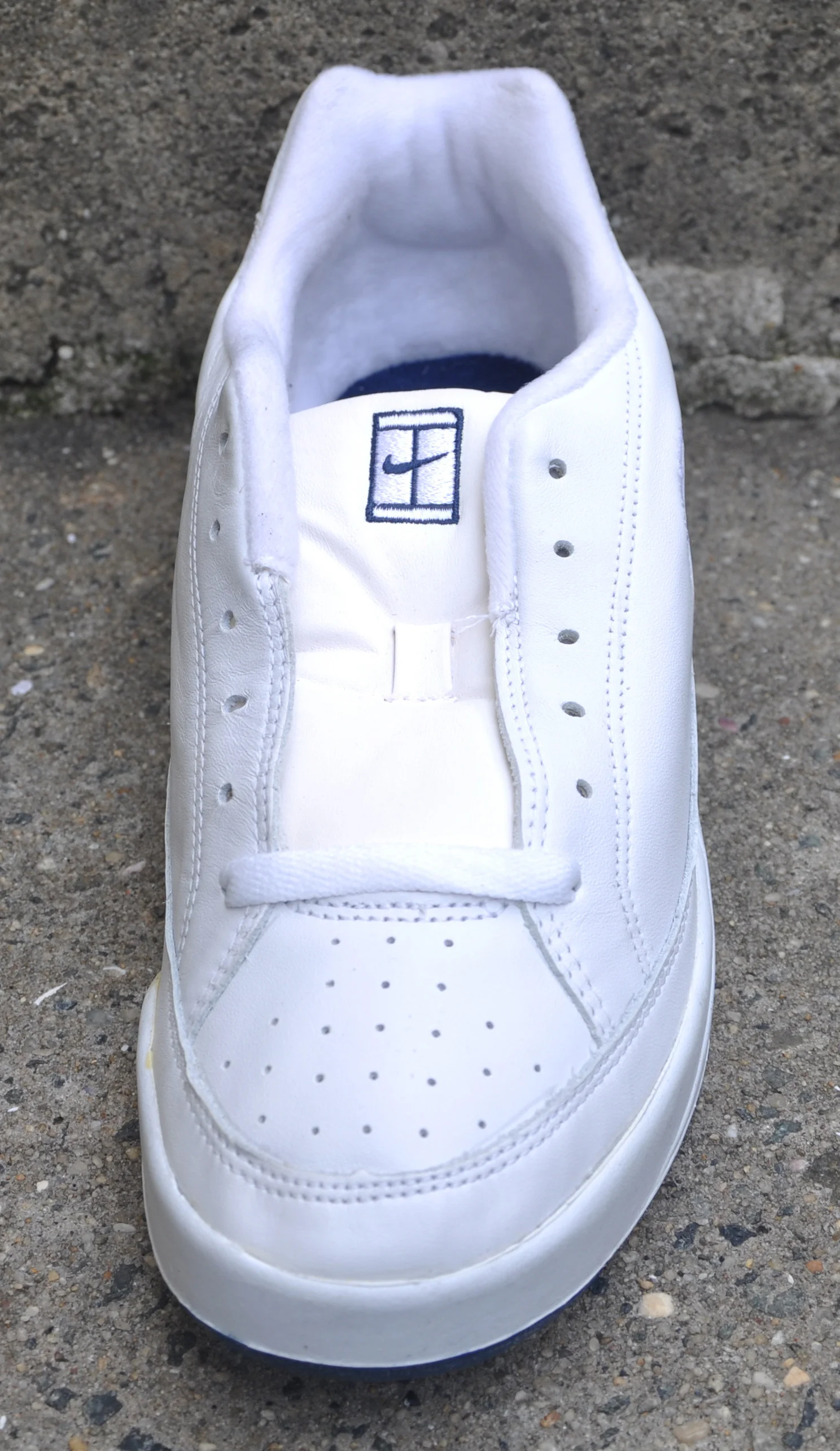 Nike GTS white and navy