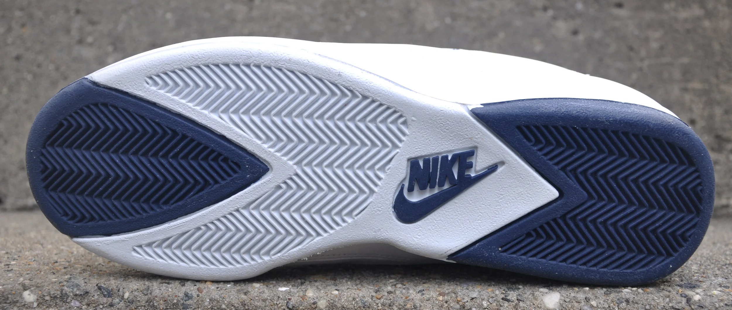 Nike GTS white and navy