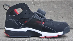 Dlouho Prerusit Protejsek Nike Air Trainer Huarache Black White Varsity Red Canada Kozel Generator Lesk