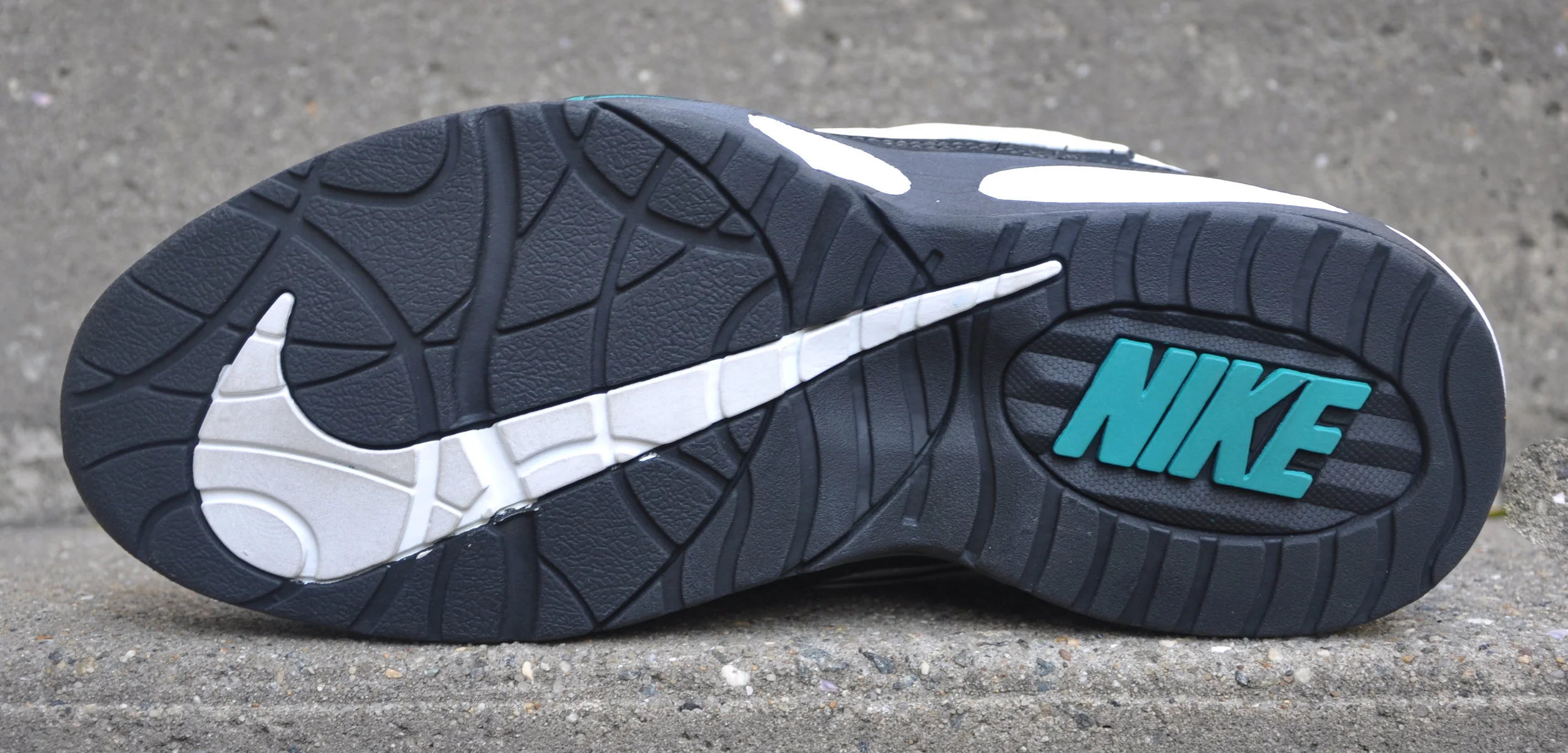 Nike Air Versatile white, black, and team emerald.