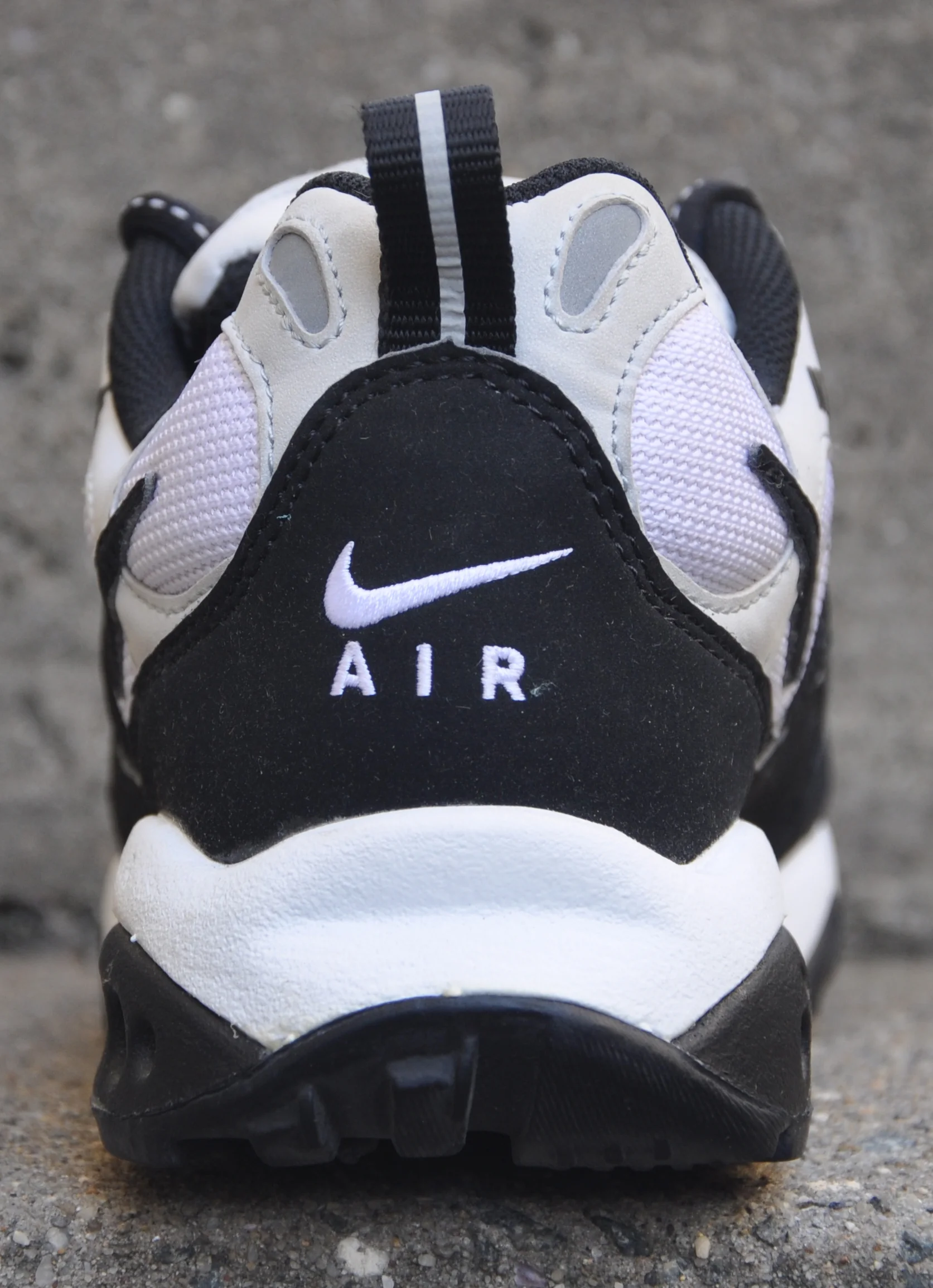 Nike Terra Humara white and black